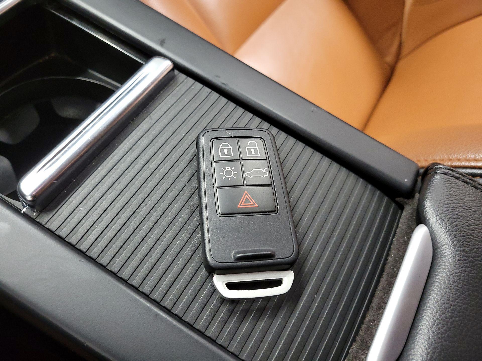 Thumbnail: 2017 Volvo S60 - 18