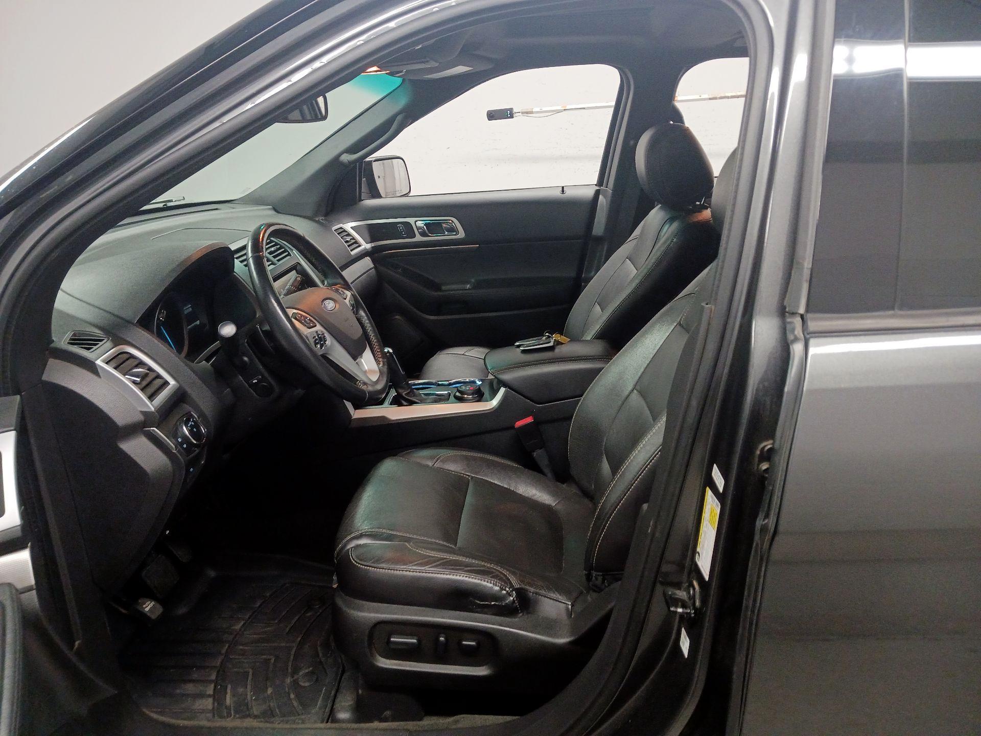 Thumbnail: 2015 Ford Explorer - 9