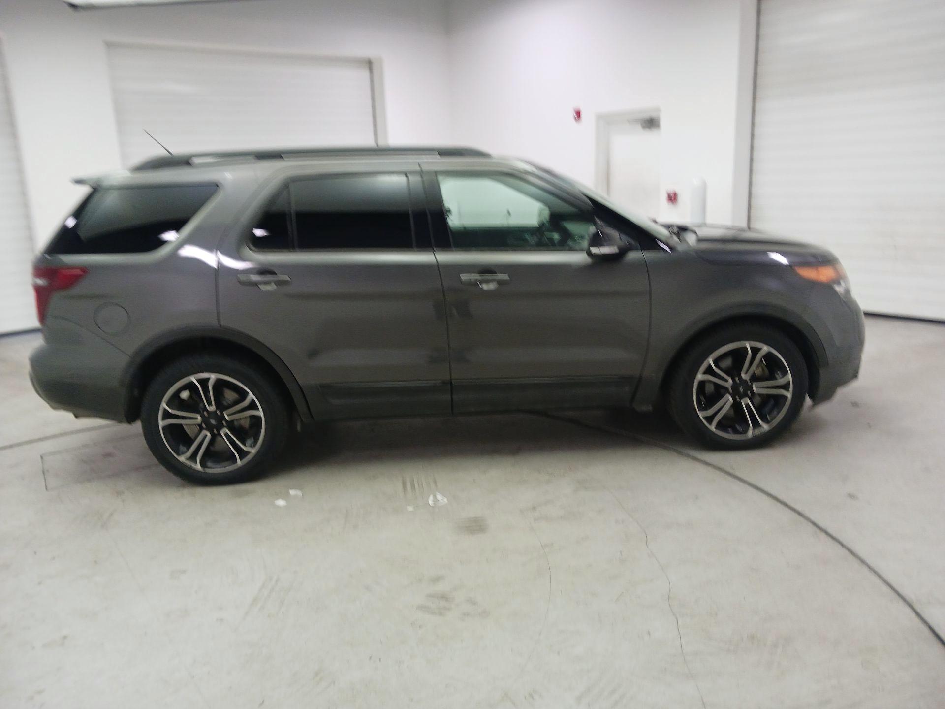 Thumbnail: 2015 Ford Explorer - 4