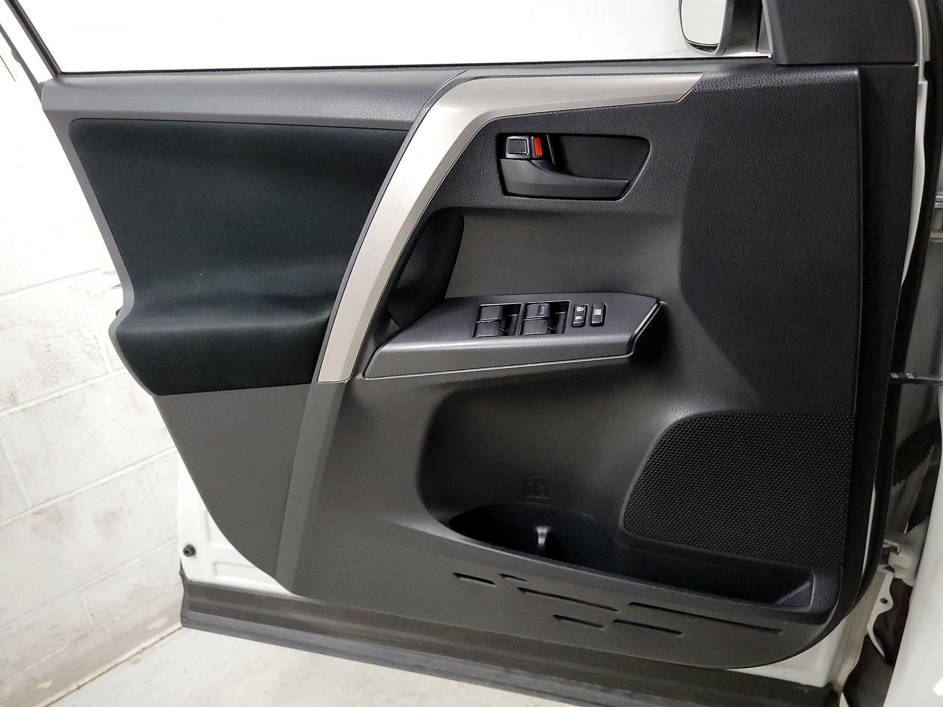 Thumbnail: 2017 Toyota RAV4 - 10