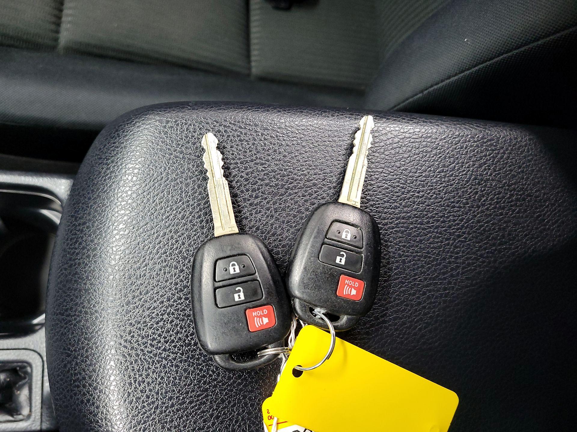 Thumbnail: 2017 Toyota RAV4 - 18