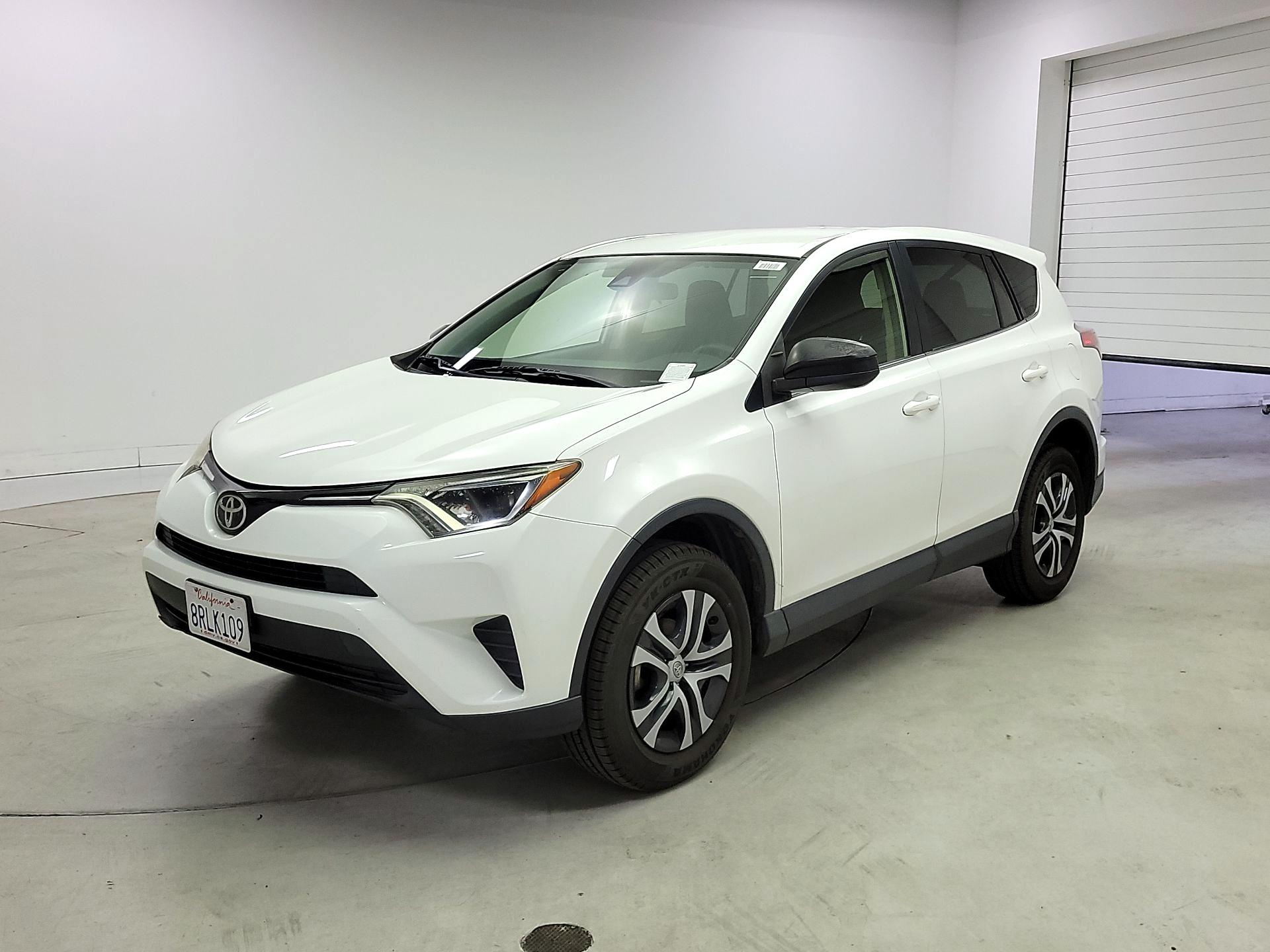 Thumbnail: 2017 Toyota RAV4 - 3