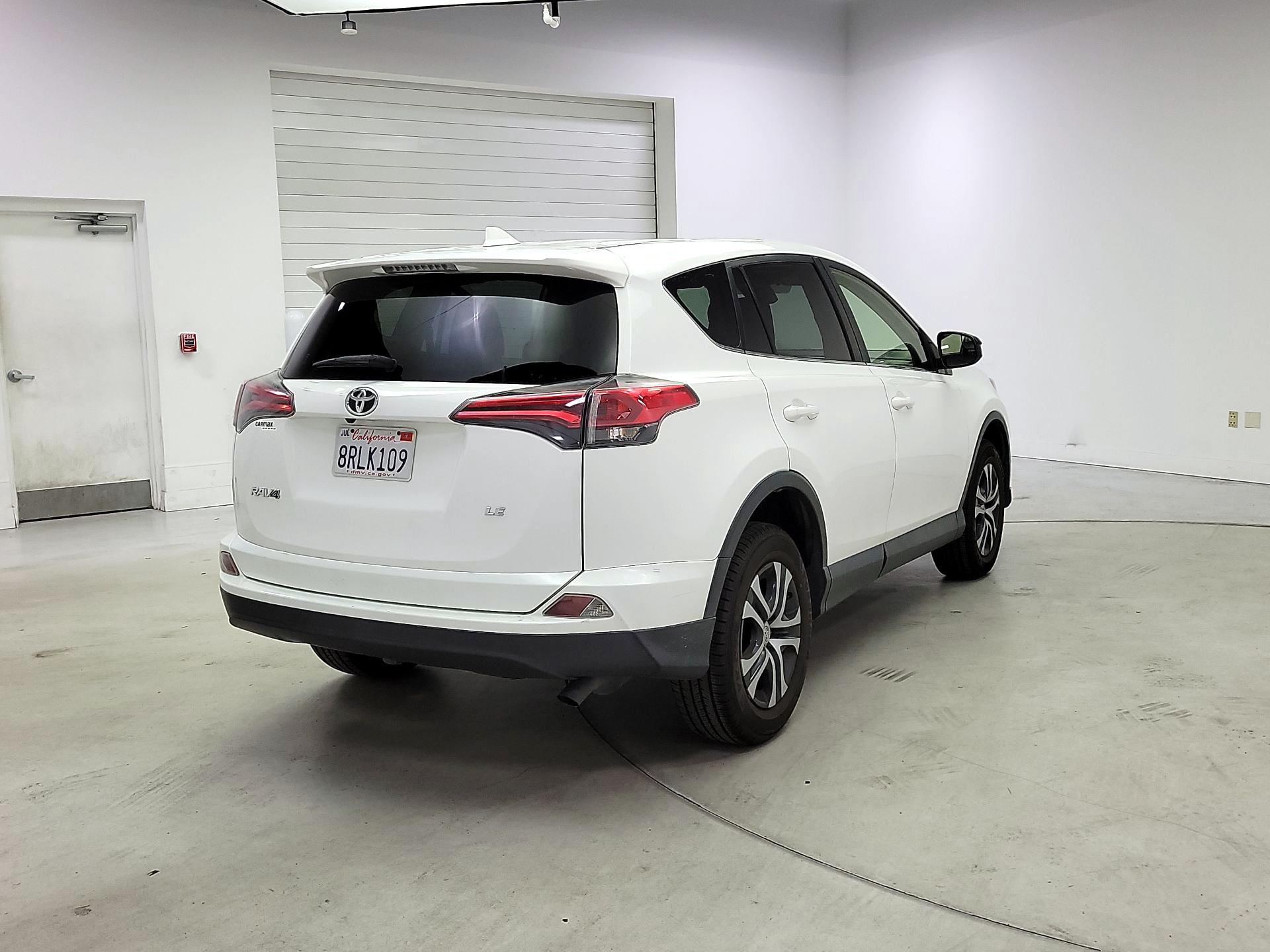 Thumbnail: 2017 Toyota RAV4 - 5