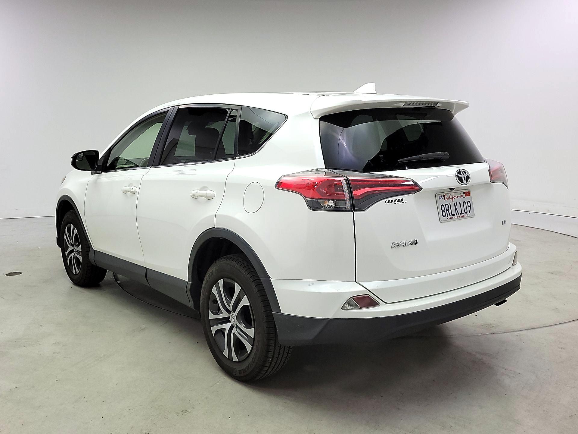 Thumbnail: 2017 Toyota RAV4 - 7