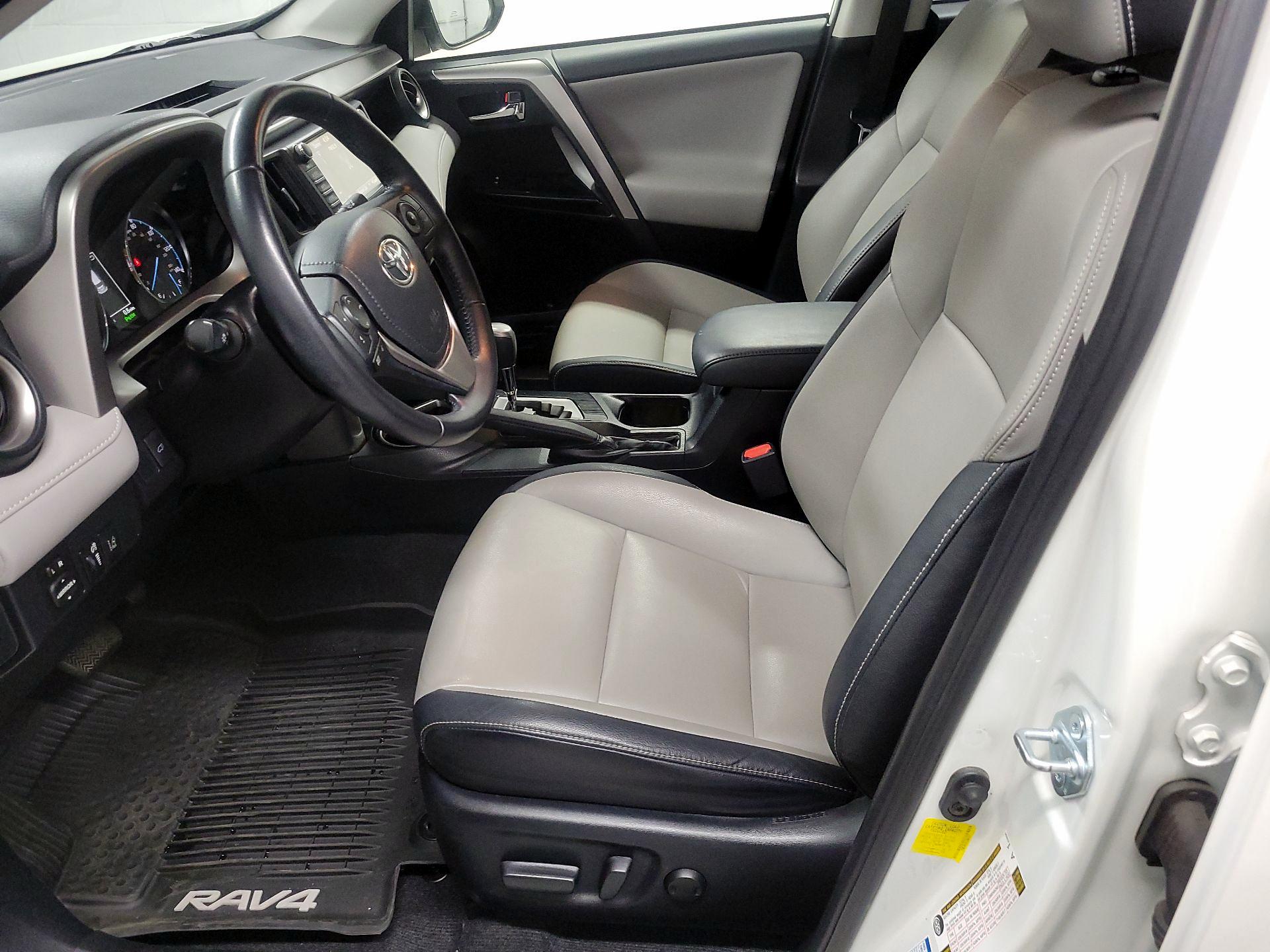 Thumbnail: 2016 Toyota RAV4 - 11