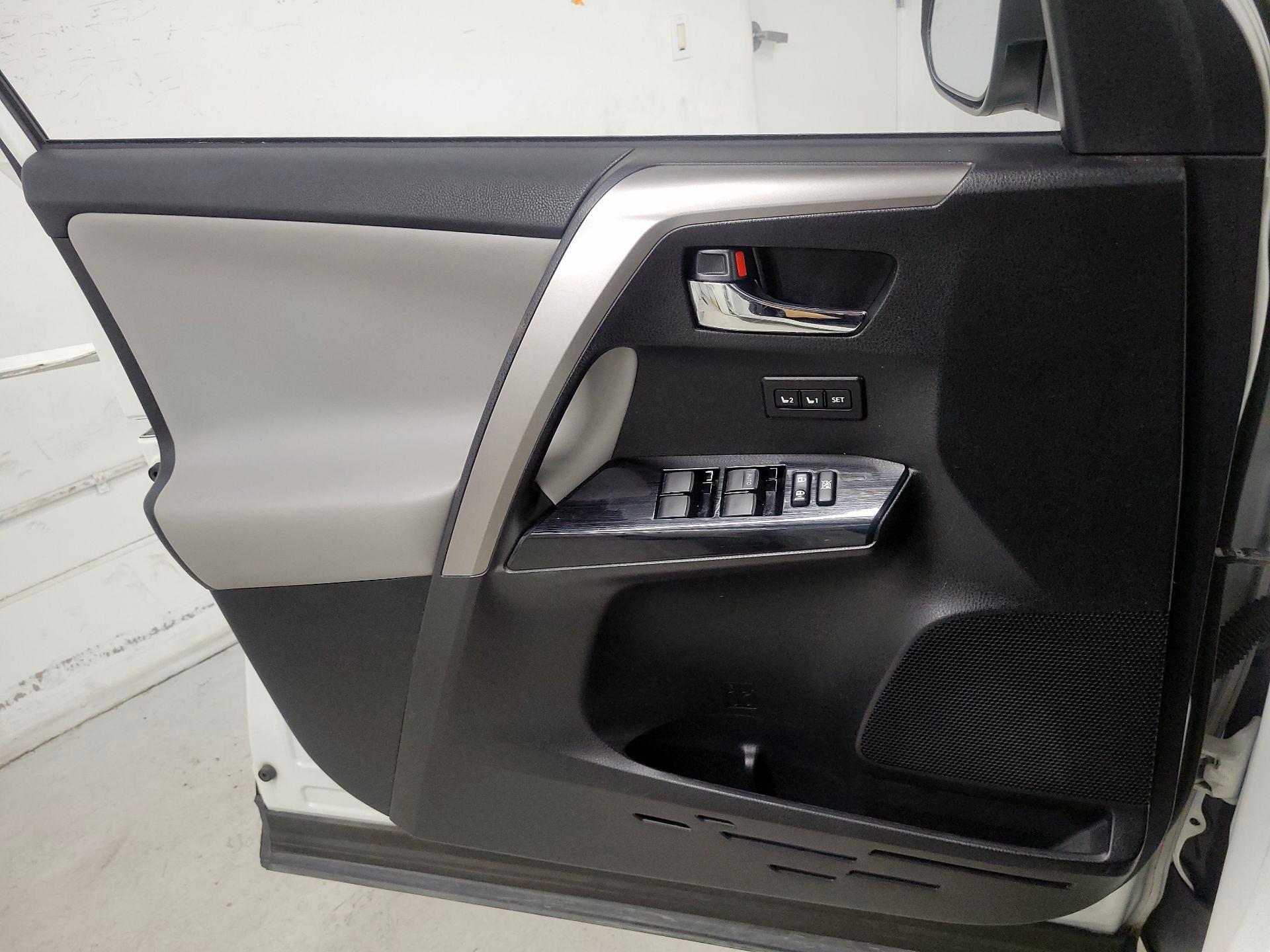 Thumbnail: 2016 Toyota RAV4 - 12