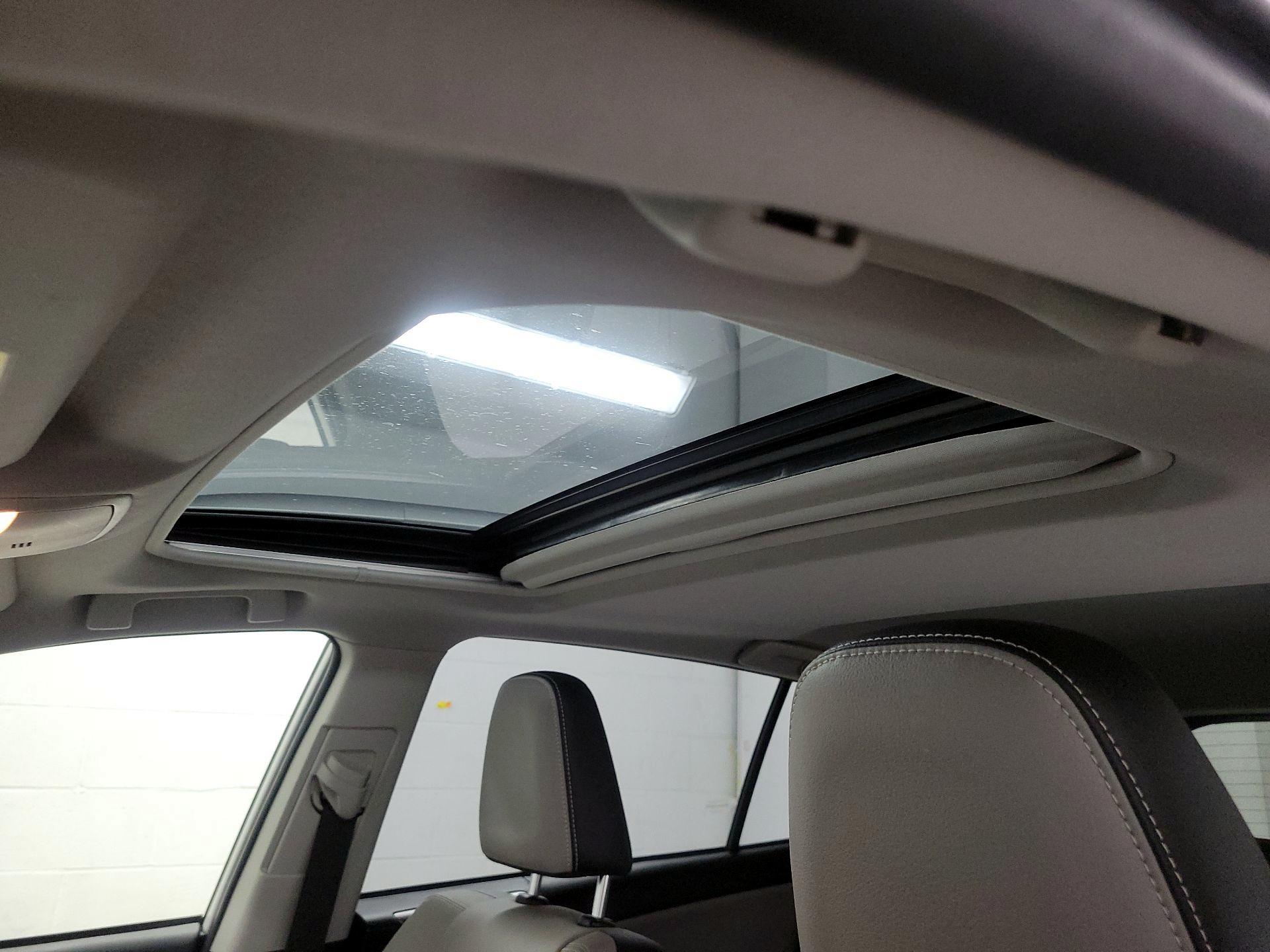 Thumbnail: 2016 Toyota RAV4 - 18