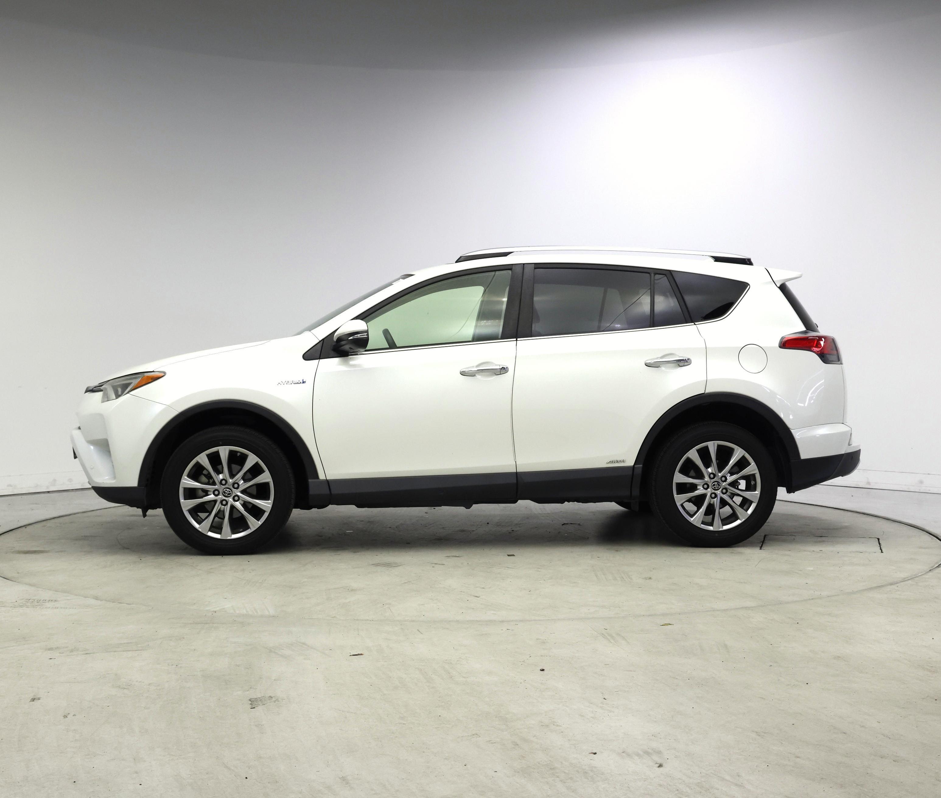 Thumbnail: 2016 Toyota RAV4 - 3