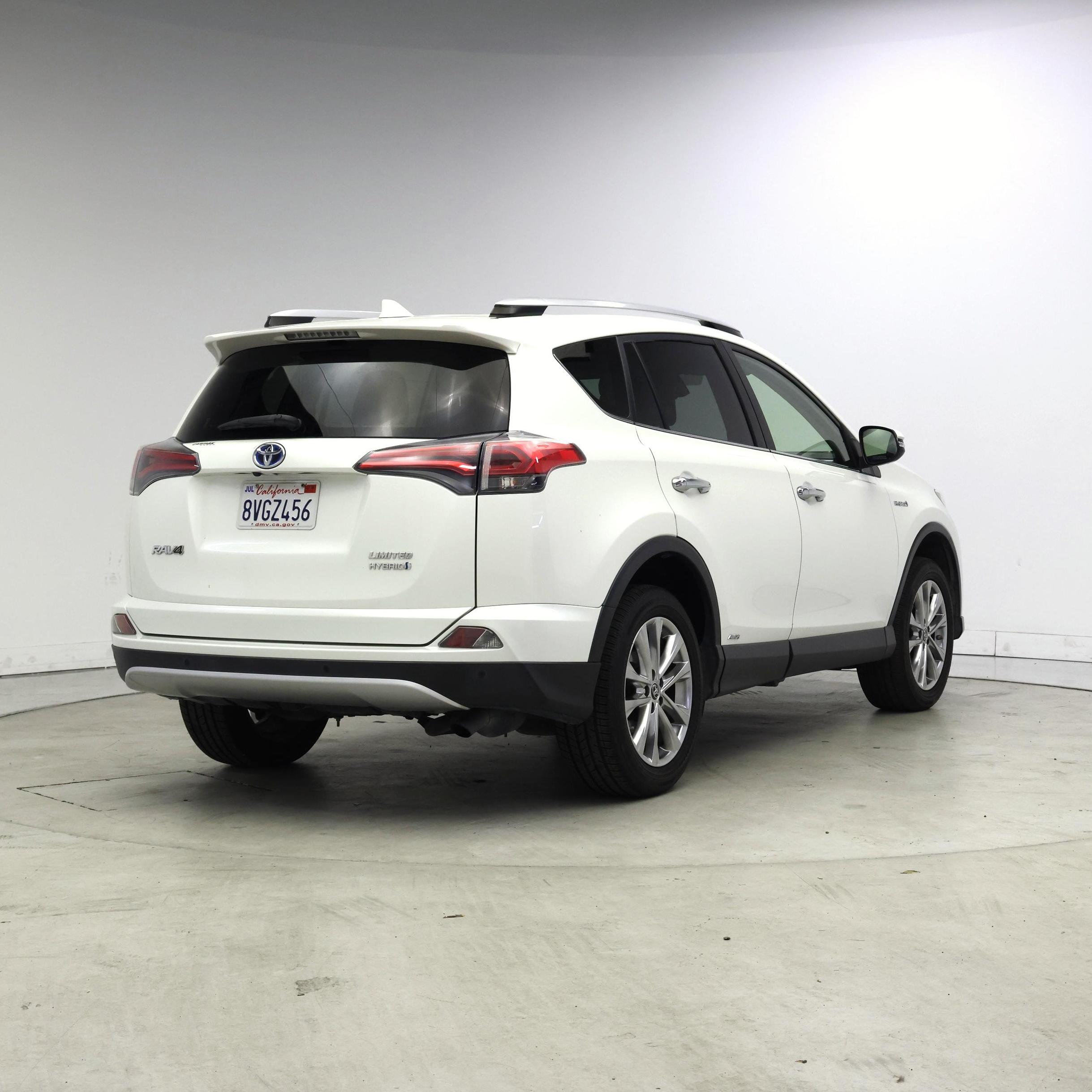 Thumbnail: 2016 Toyota RAV4 - 8