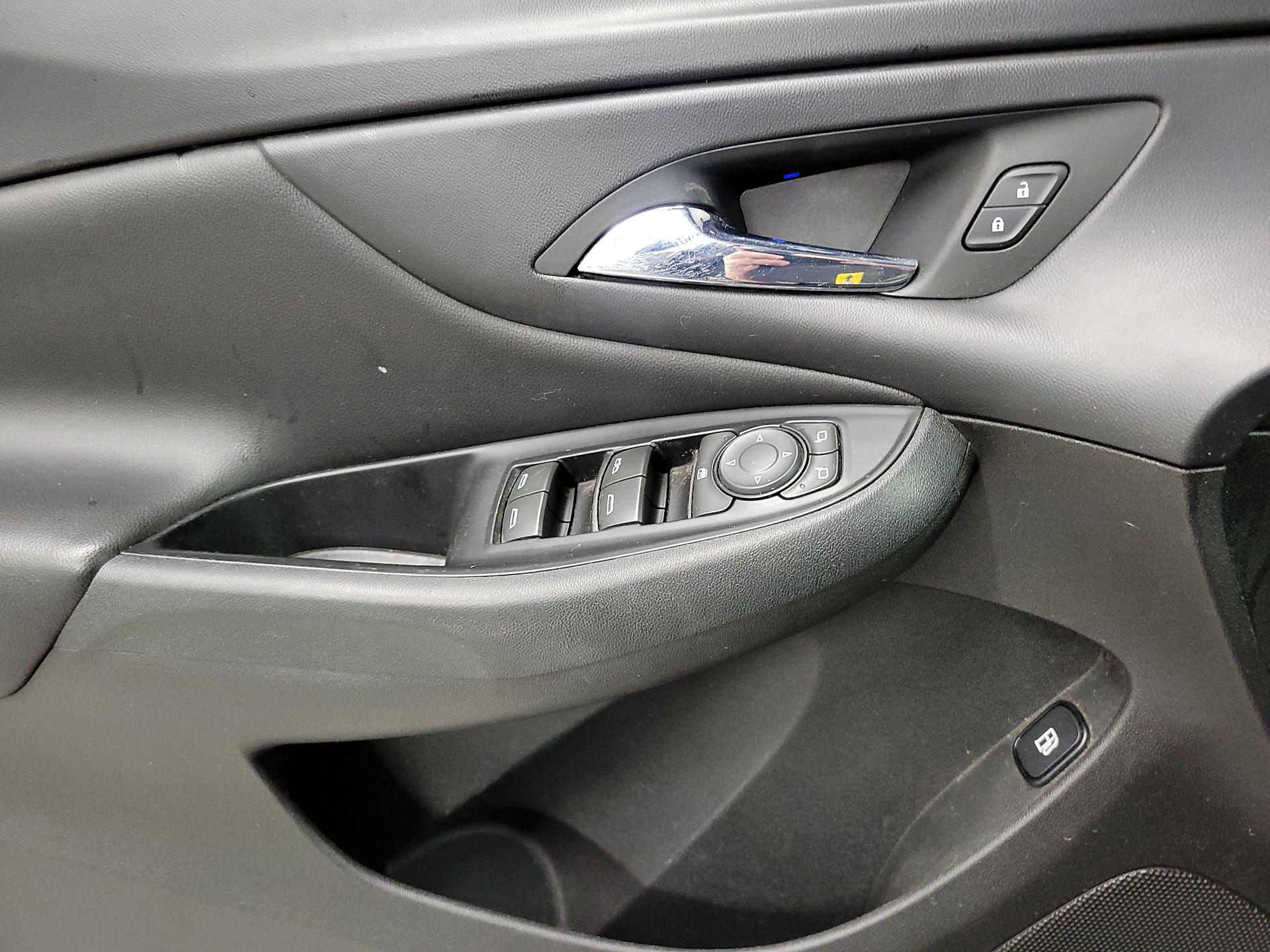 Thumbnail: 2018 Chevrolet Volt - 10