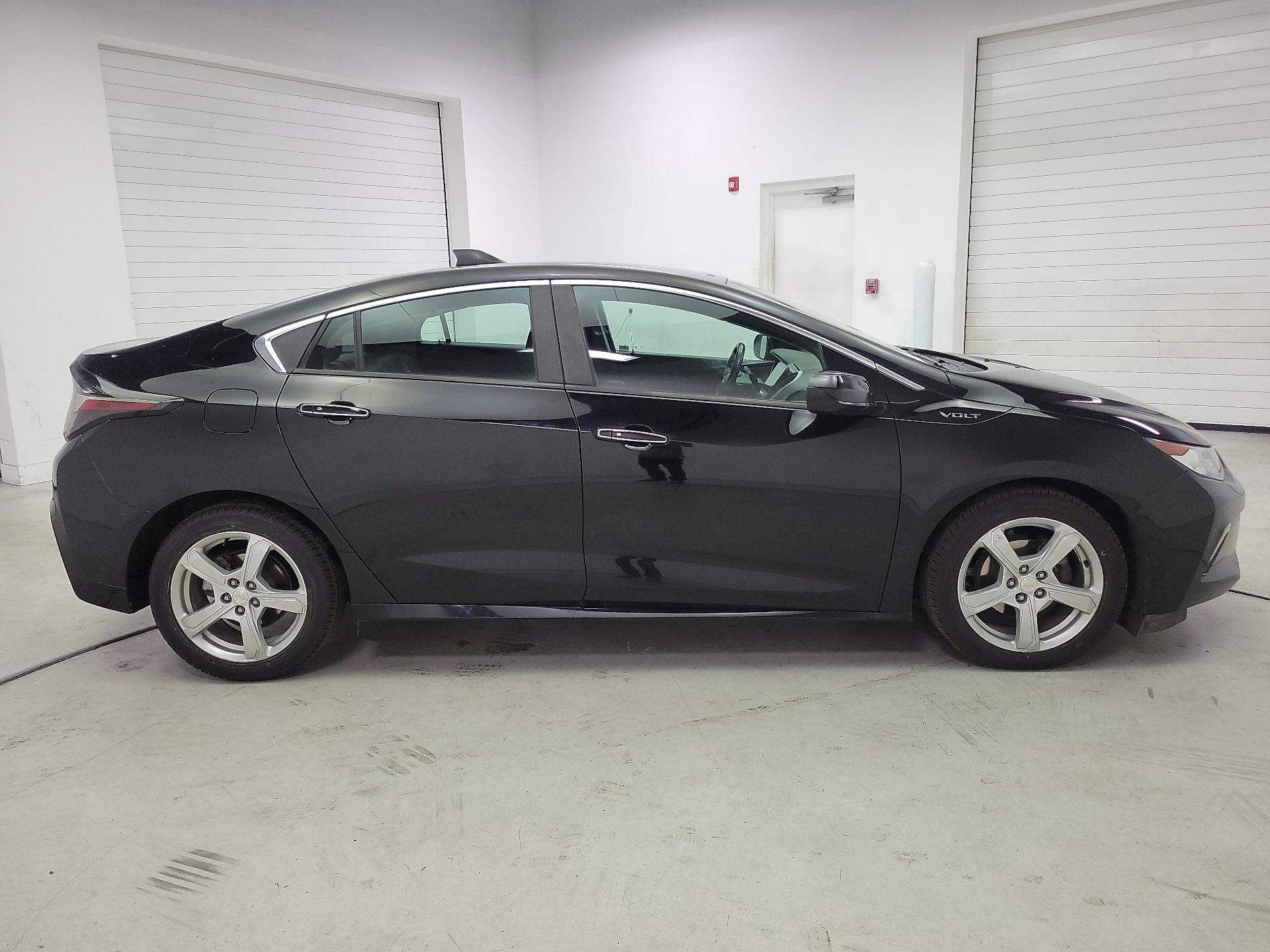 Thumbnail: 2018 Chevrolet Volt - 4