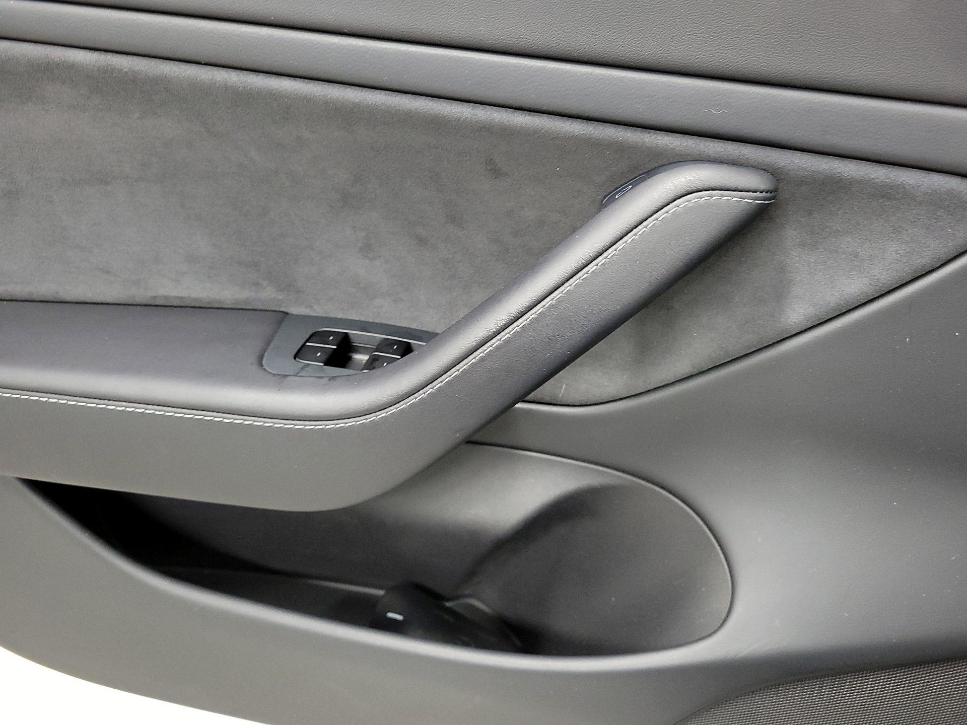 Thumbnail: 2021 Tesla Model 3 - 10