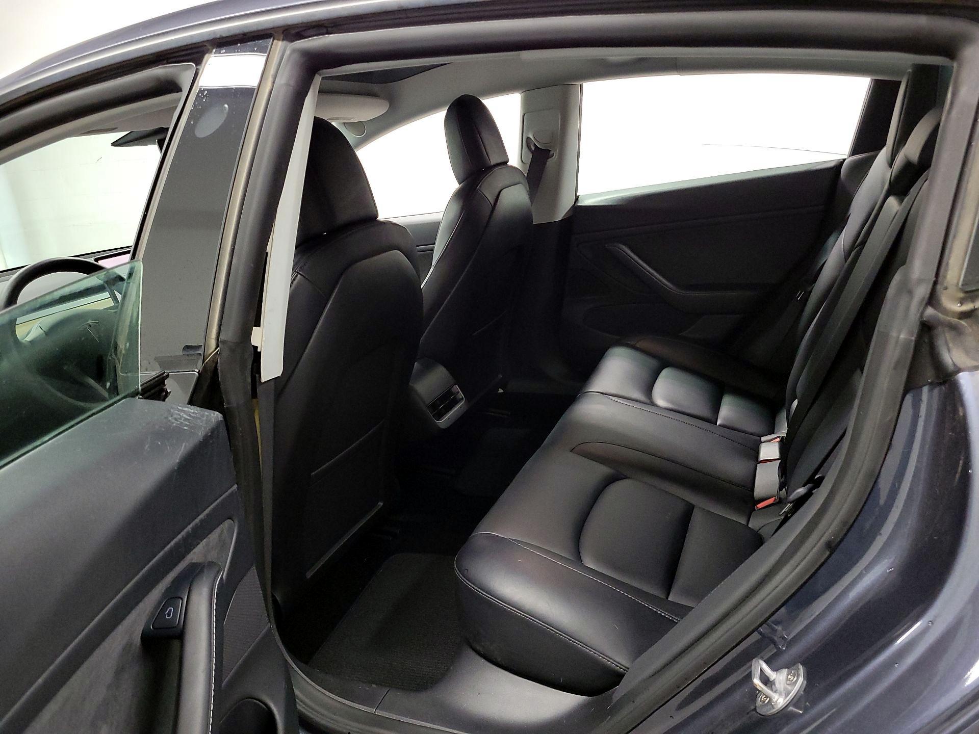 Thumbnail: 2021 Tesla Model 3 - 17