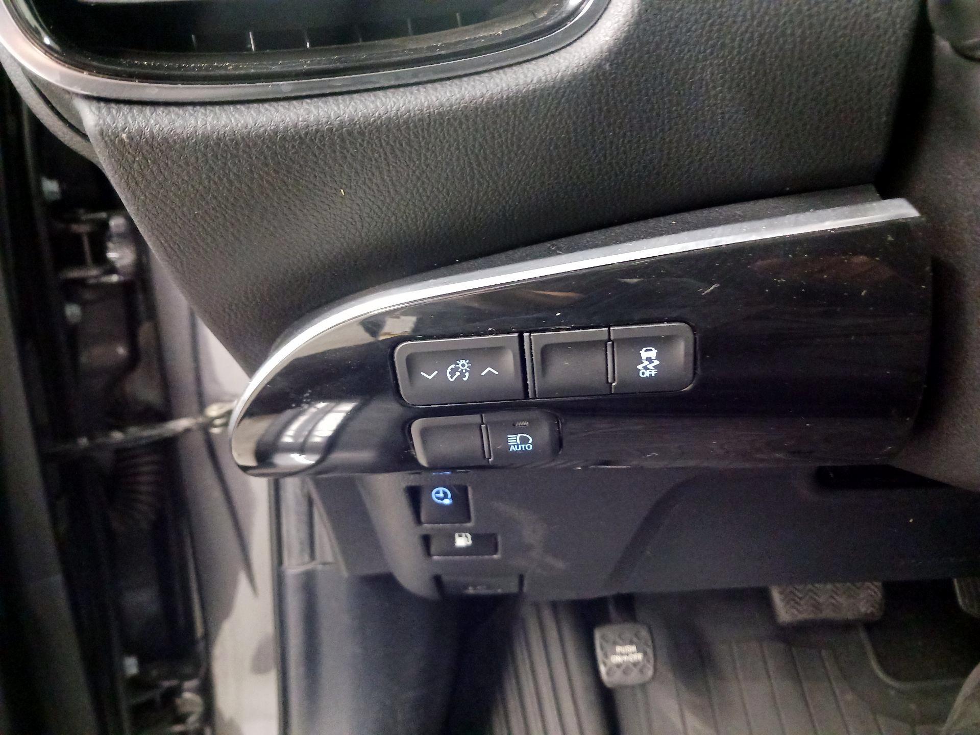 Thumbnail: 2018 Toyota Prius Prime - 11