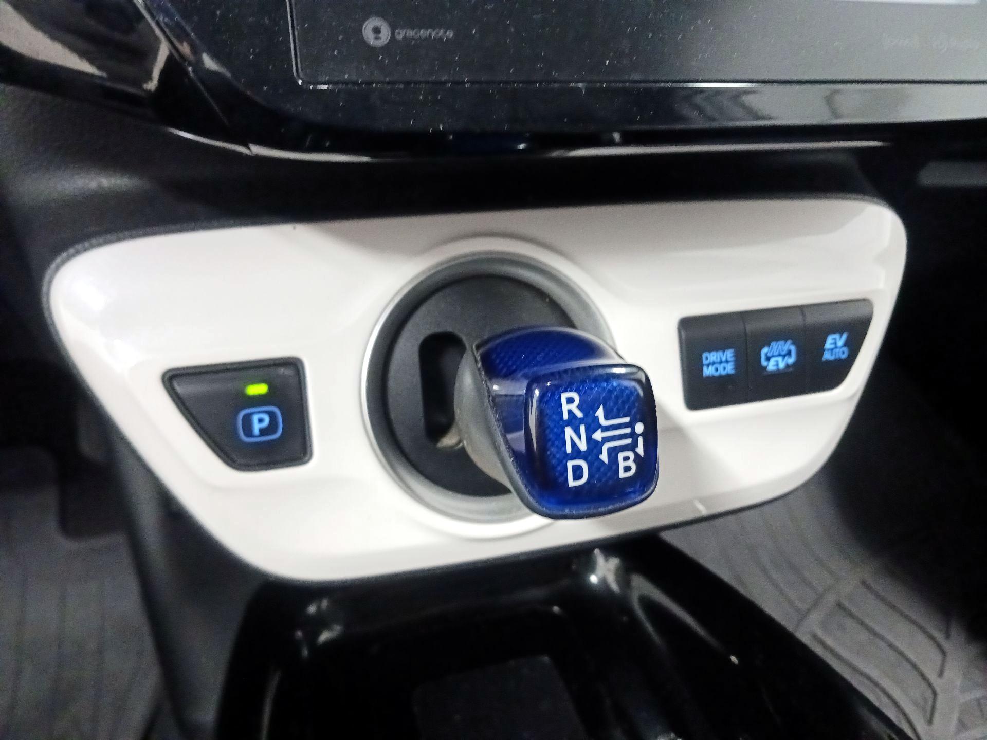 Thumbnail: 2018 Toyota Prius Prime - 16