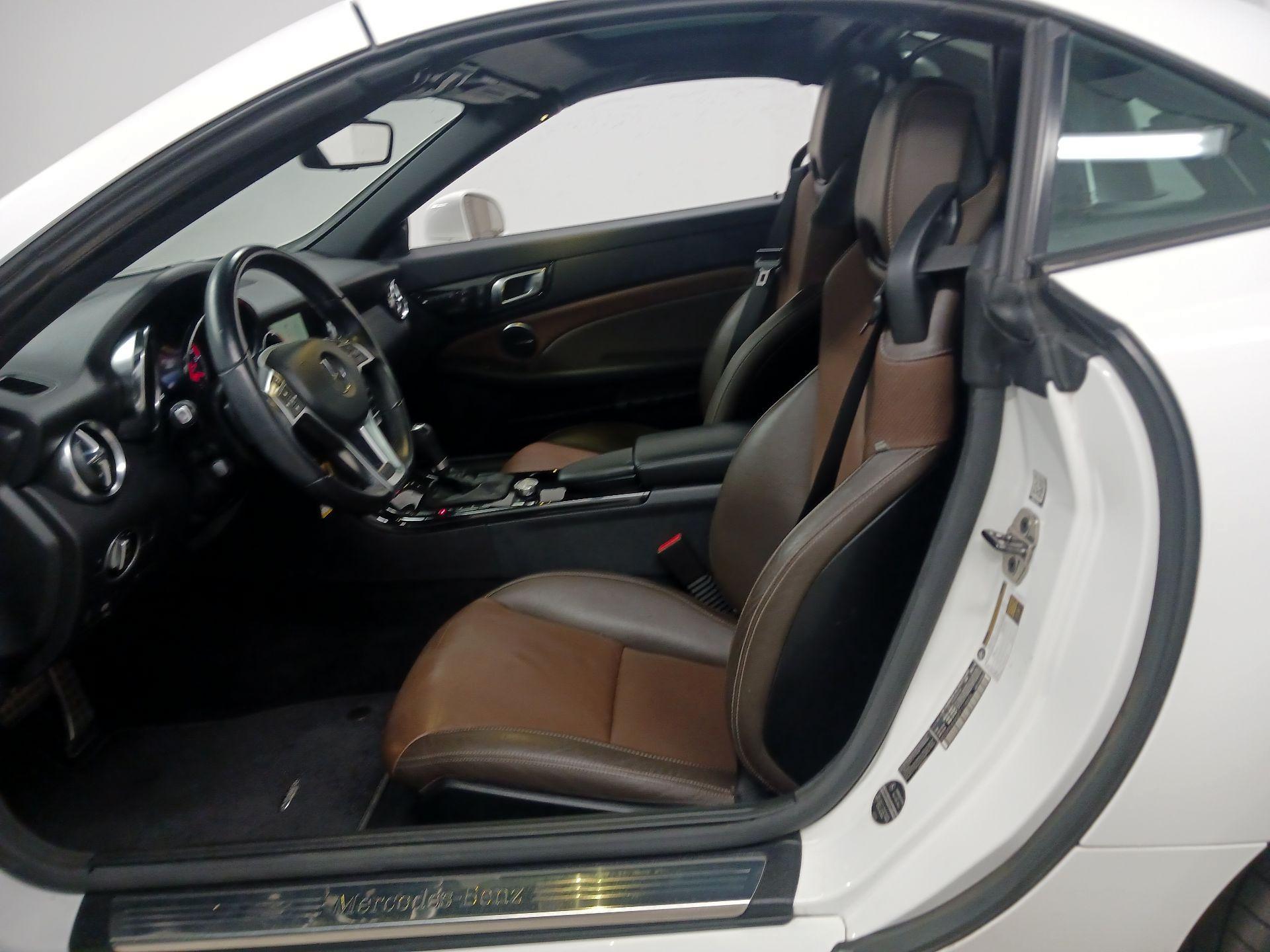 Thumbnail: 2015 Mercedes-Benz SLK - 9