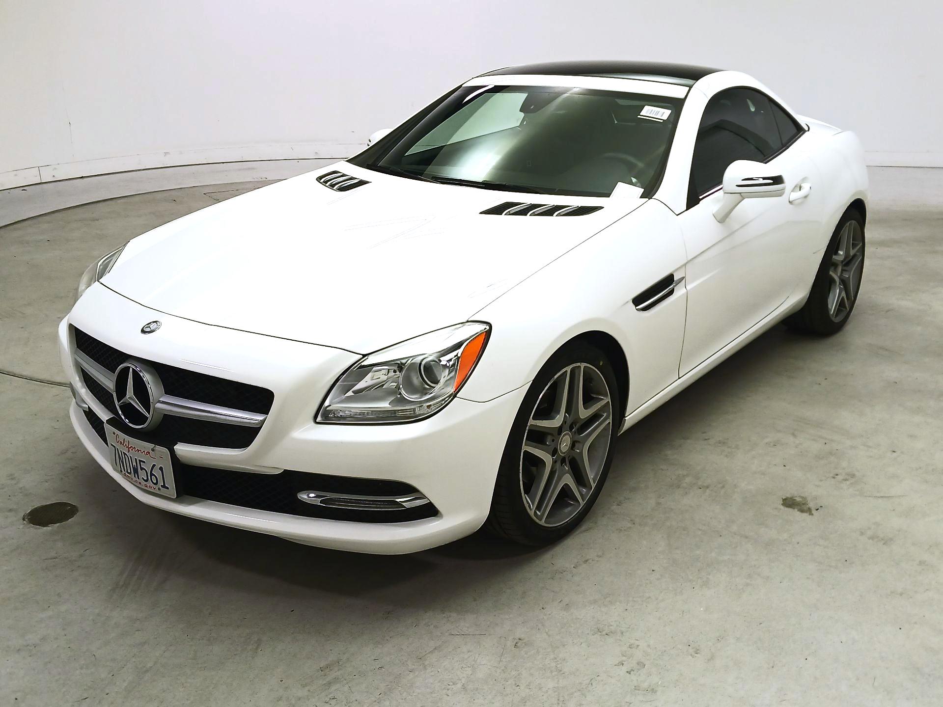 Thumbnail: 2015 Mercedes-Benz SLK - 3