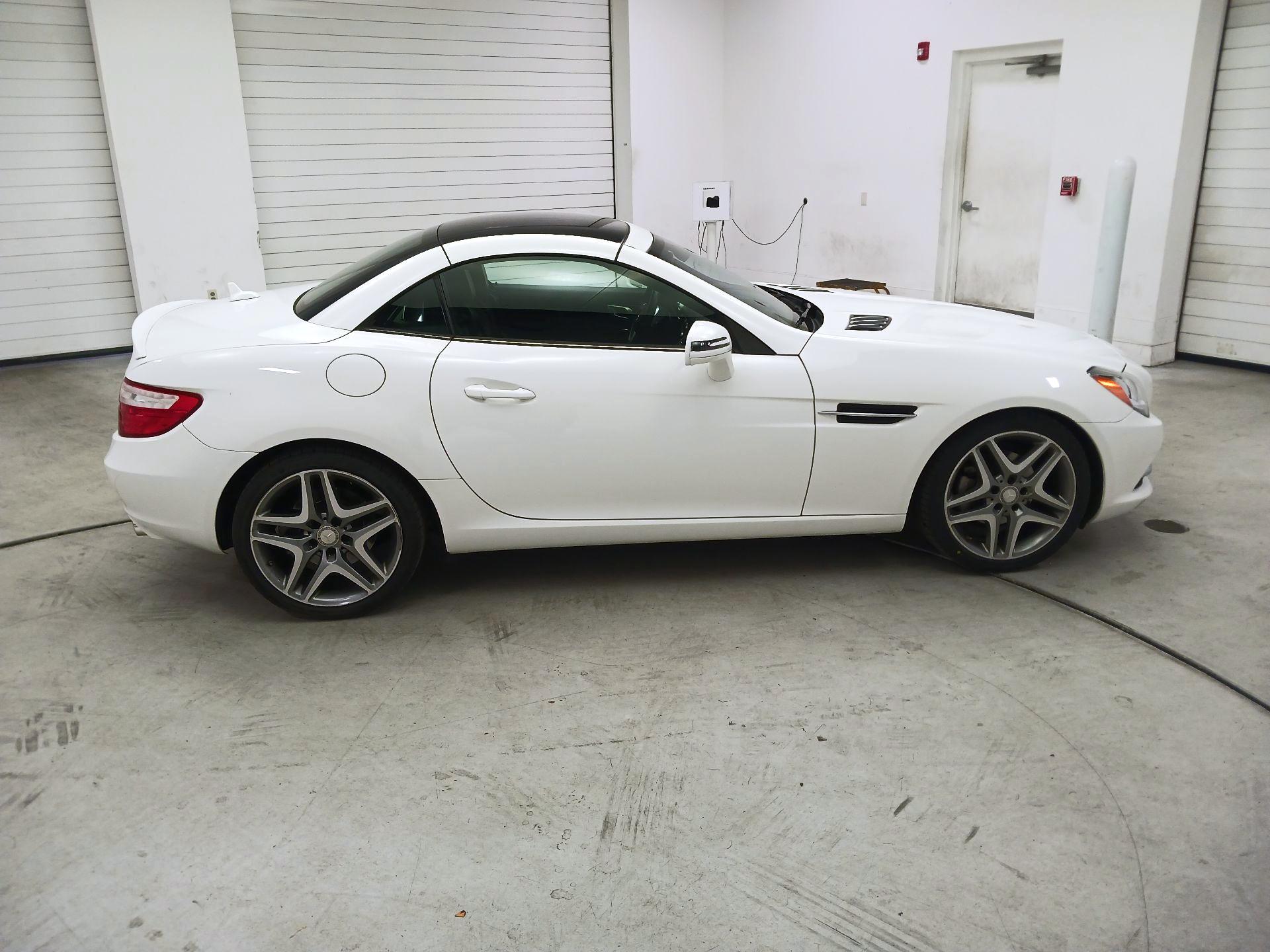 Thumbnail: 2015 Mercedes-Benz SLK - 4