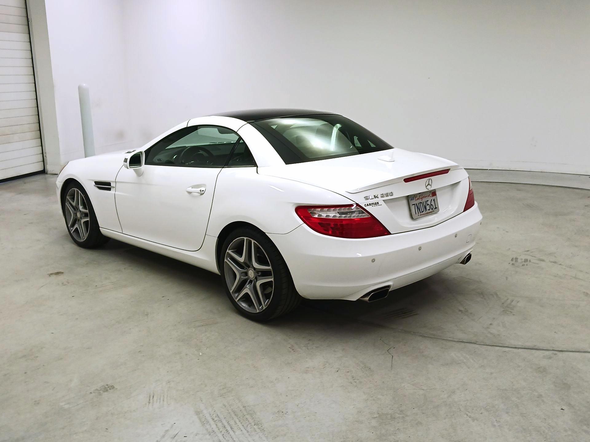 Thumbnail: 2015 Mercedes-Benz SLK - 7