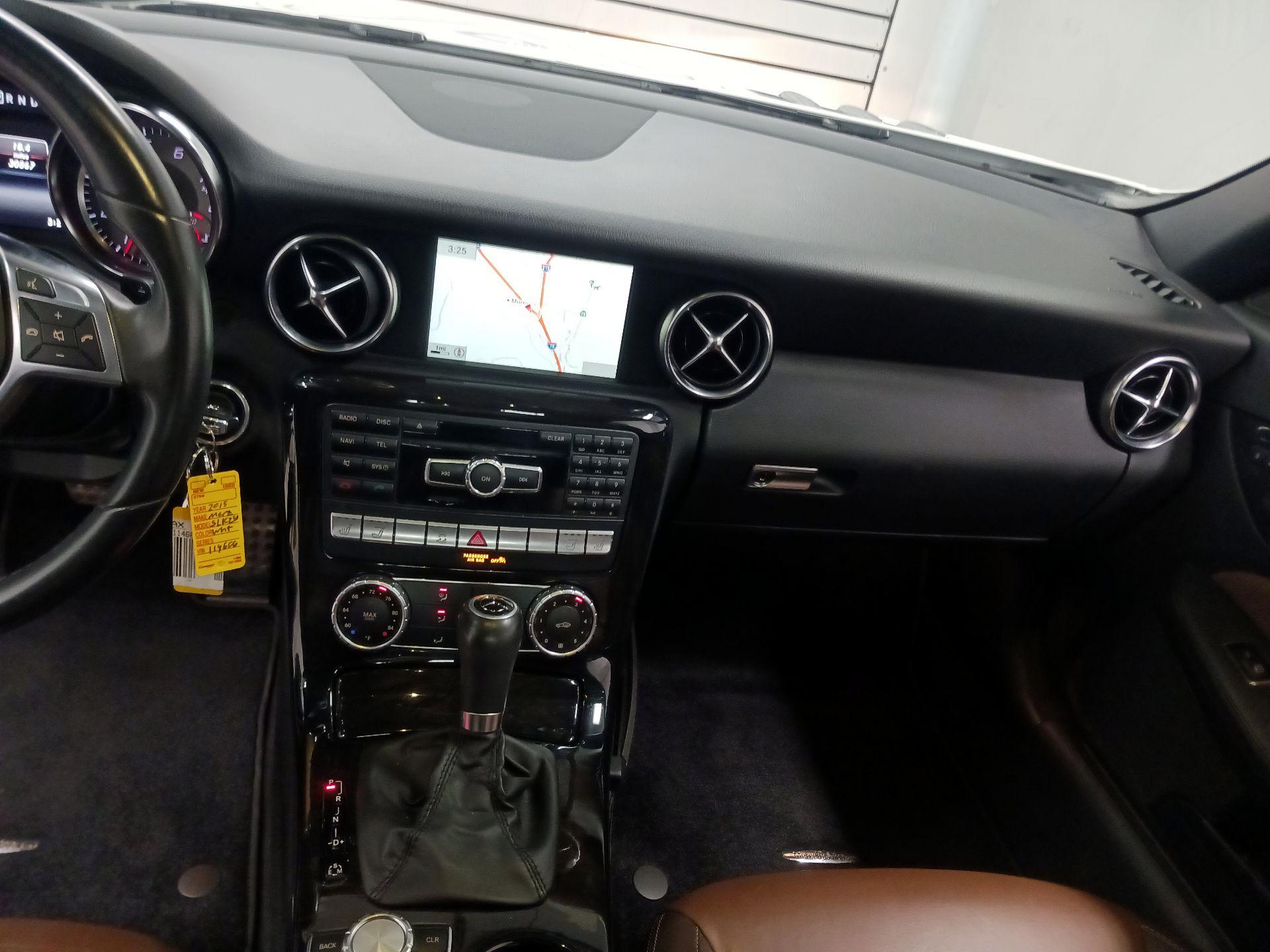 Thumbnail: 2015 Mercedes-Benz SLK - 8