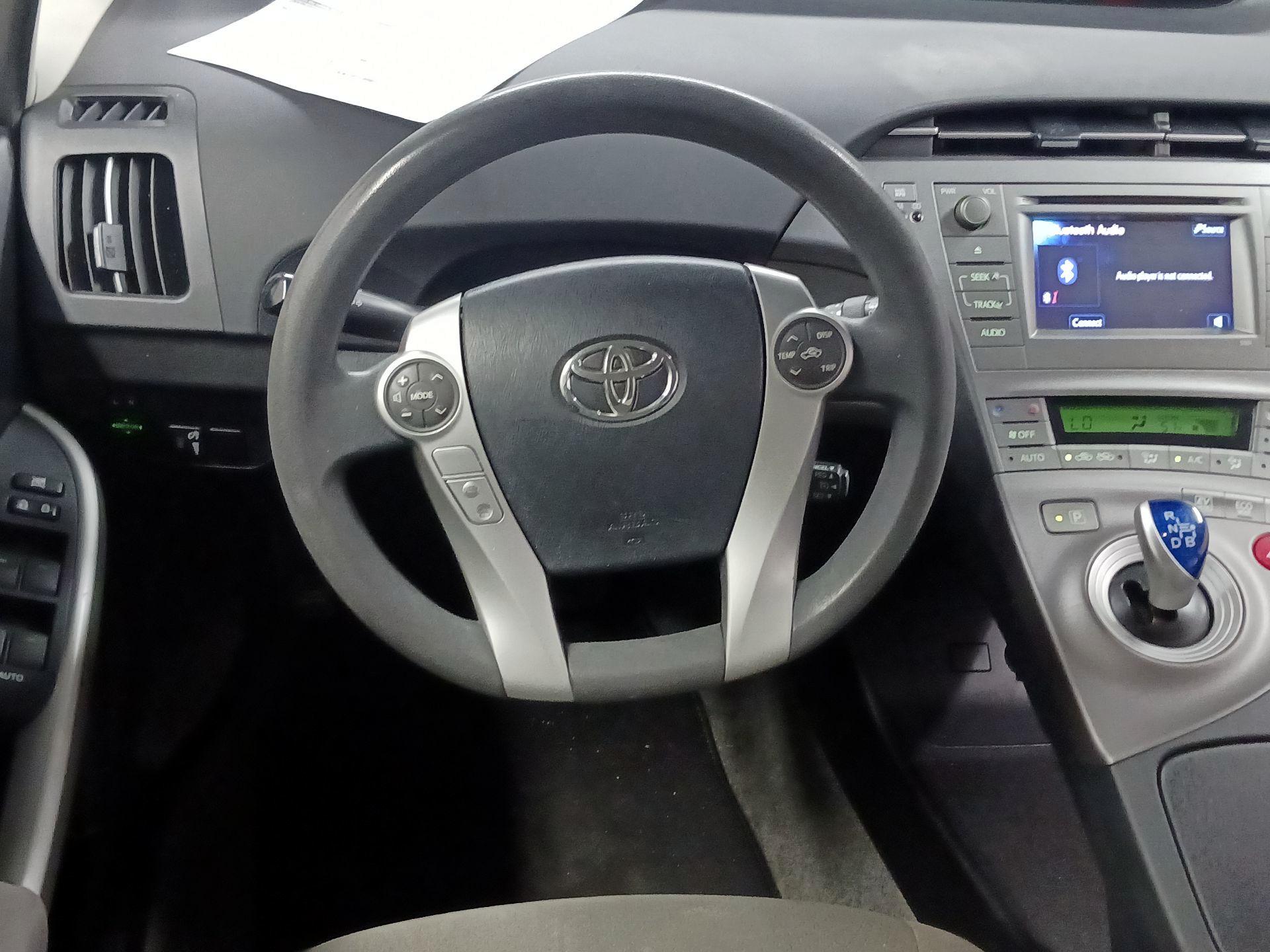 Thumbnail: 2014 Toyota Prius - 10