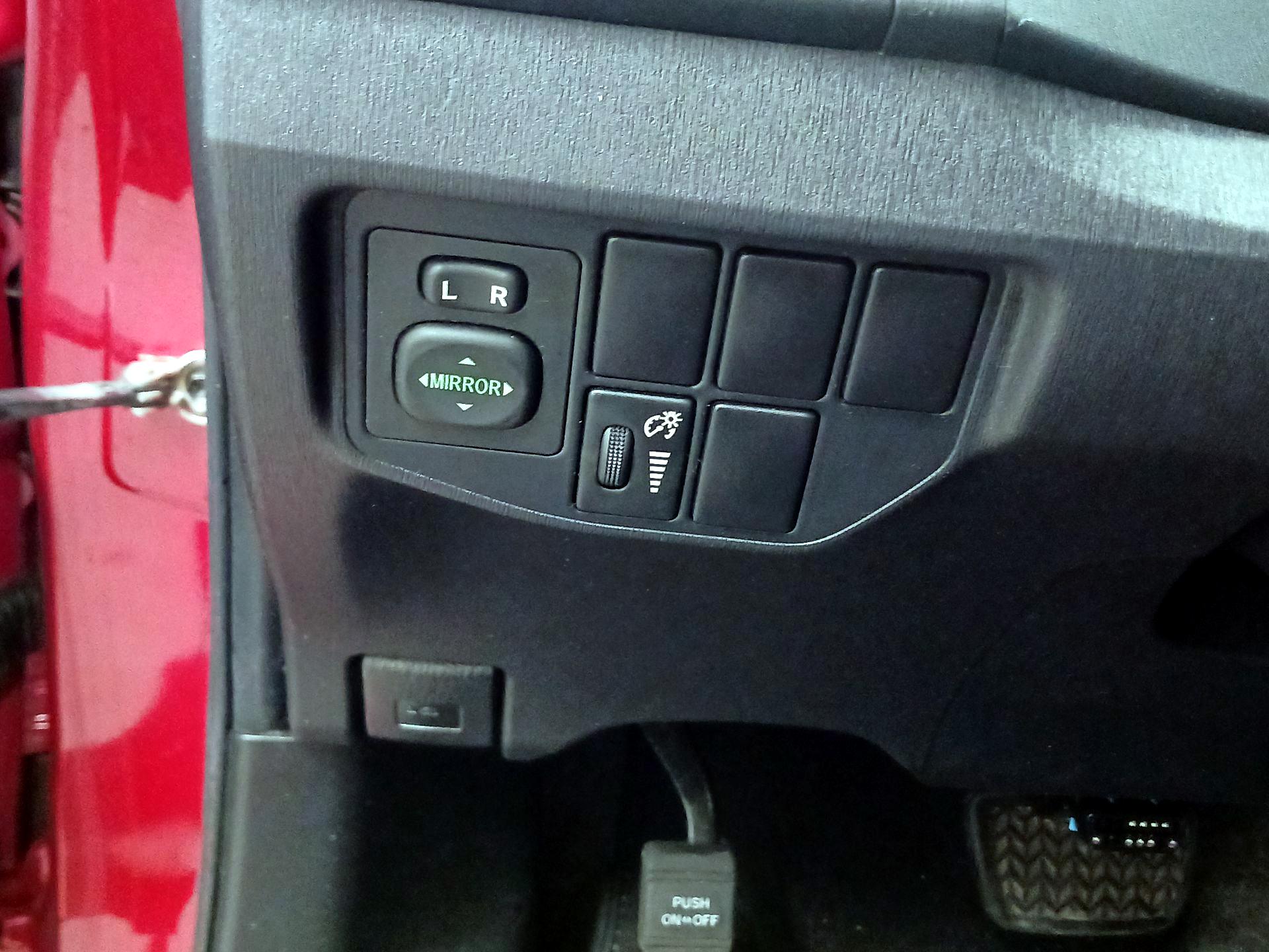 Thumbnail: 2014 Toyota Prius - 13