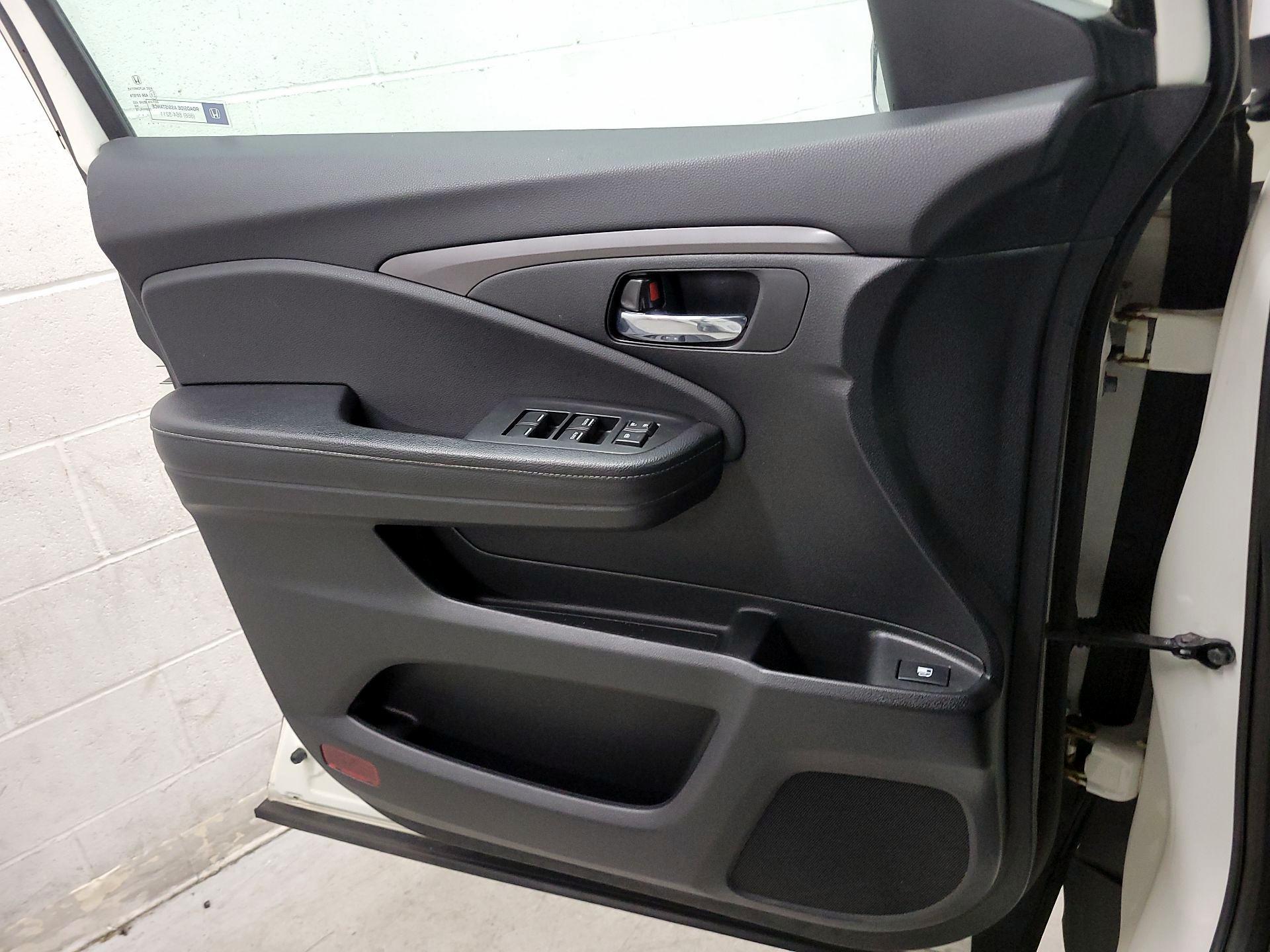 Thumbnail: 2017 Honda Ridgeline - 10