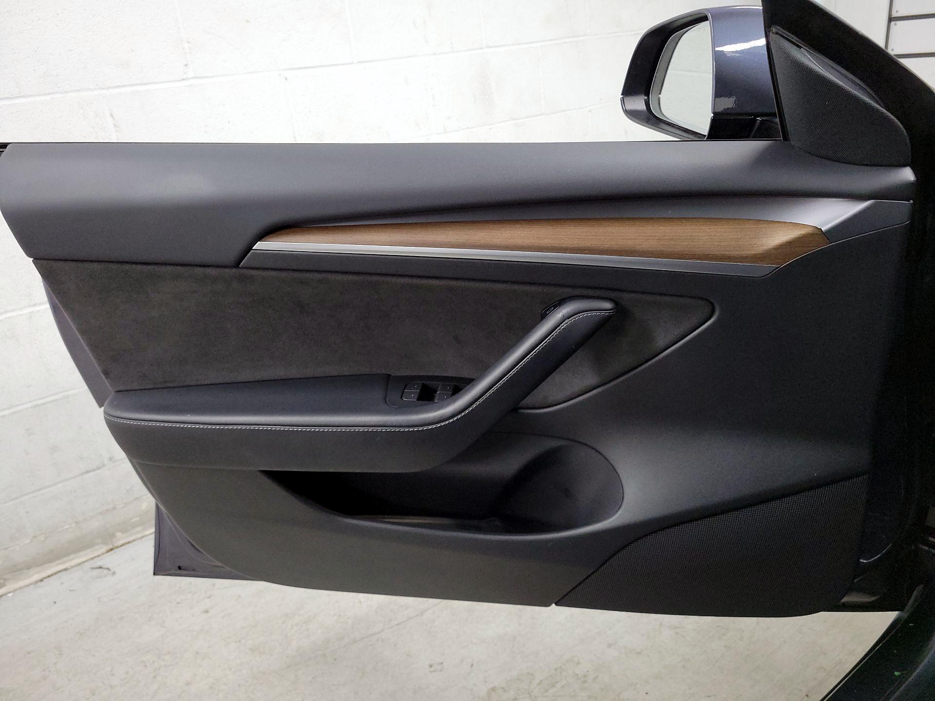 Thumbnail: 2022 Tesla Model 3 - 10