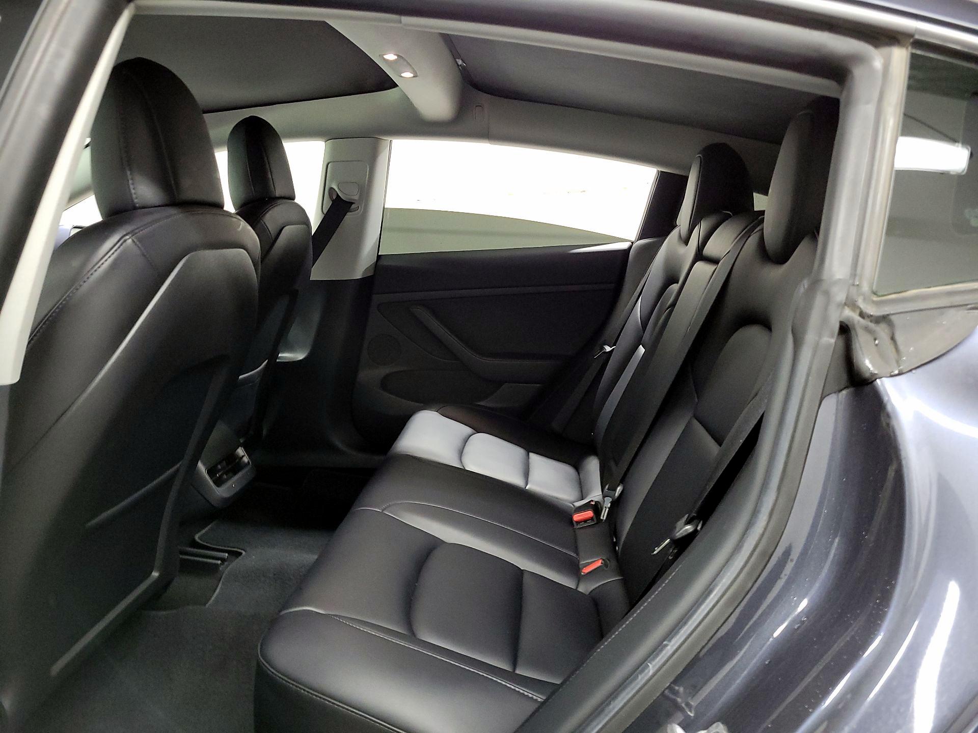 Thumbnail: 2022 Tesla Model 3 - 15