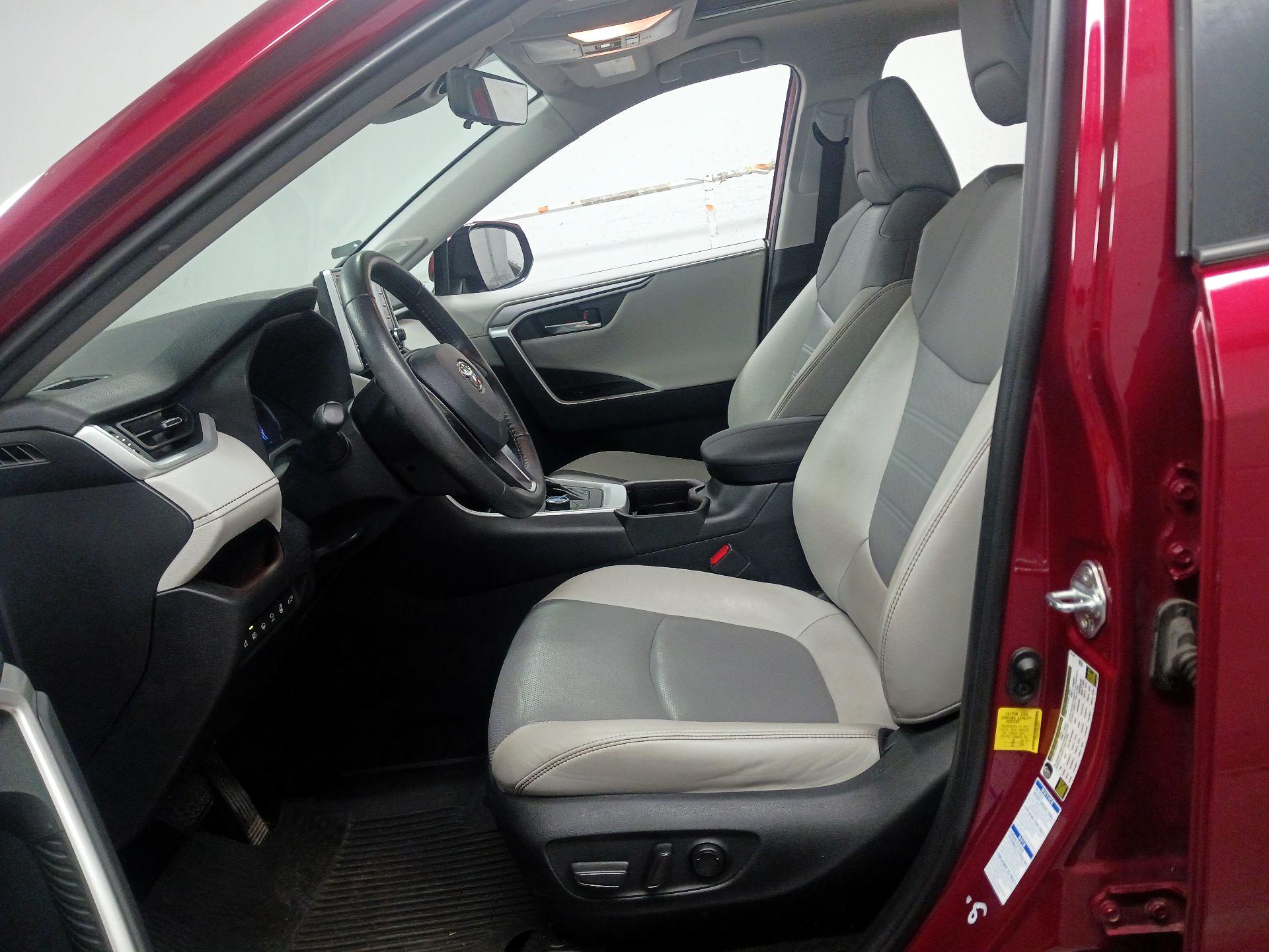 Thumbnail: 2021 Toyota RAV4 - 9