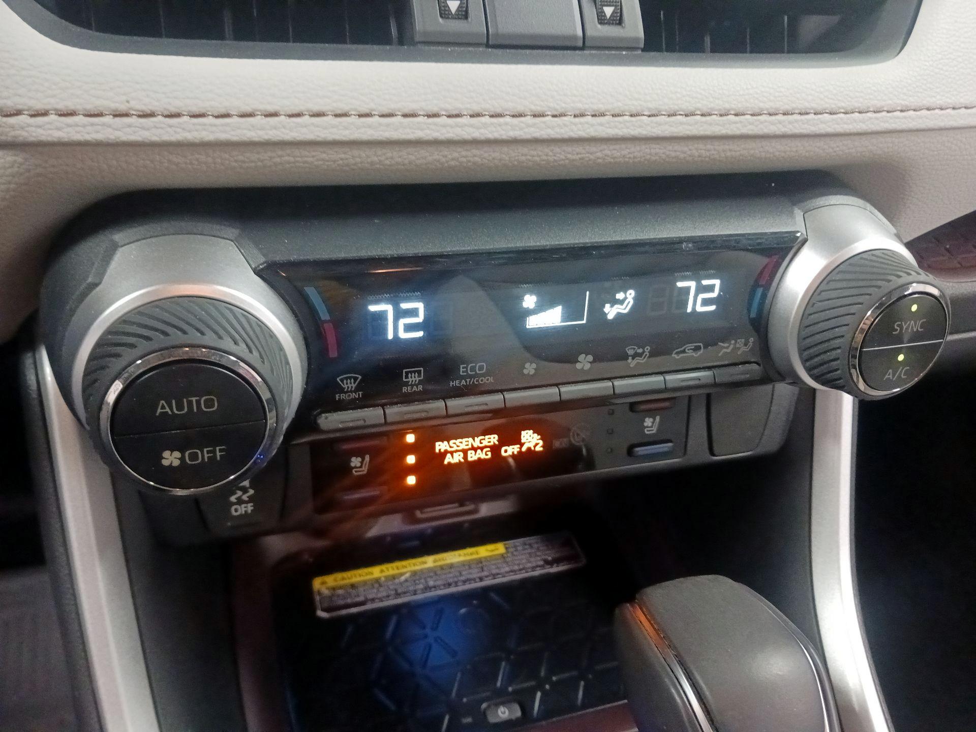 Thumbnail: 2021 Toyota RAV4 - 15