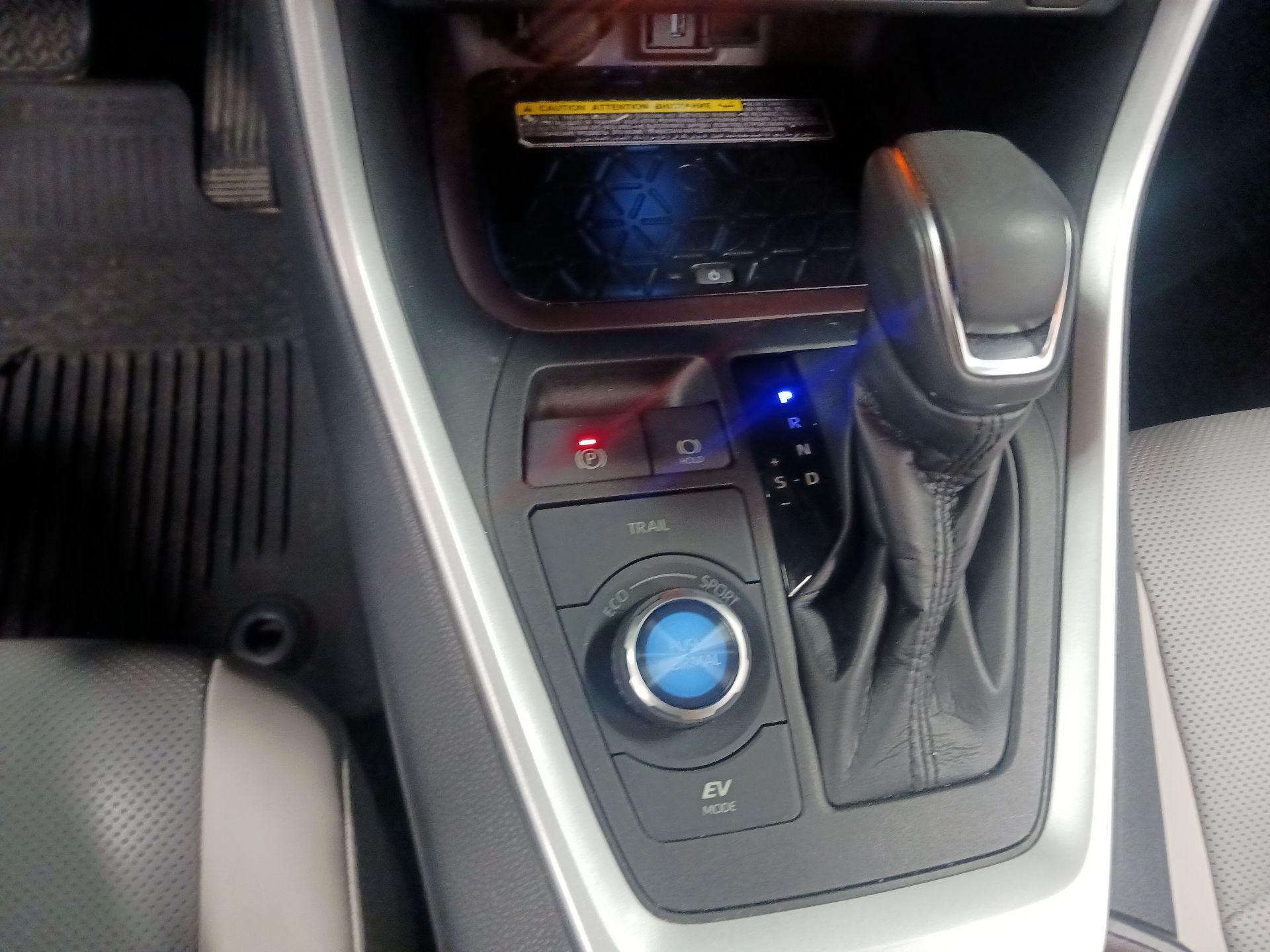 Thumbnail: 2021 Toyota RAV4 - 16