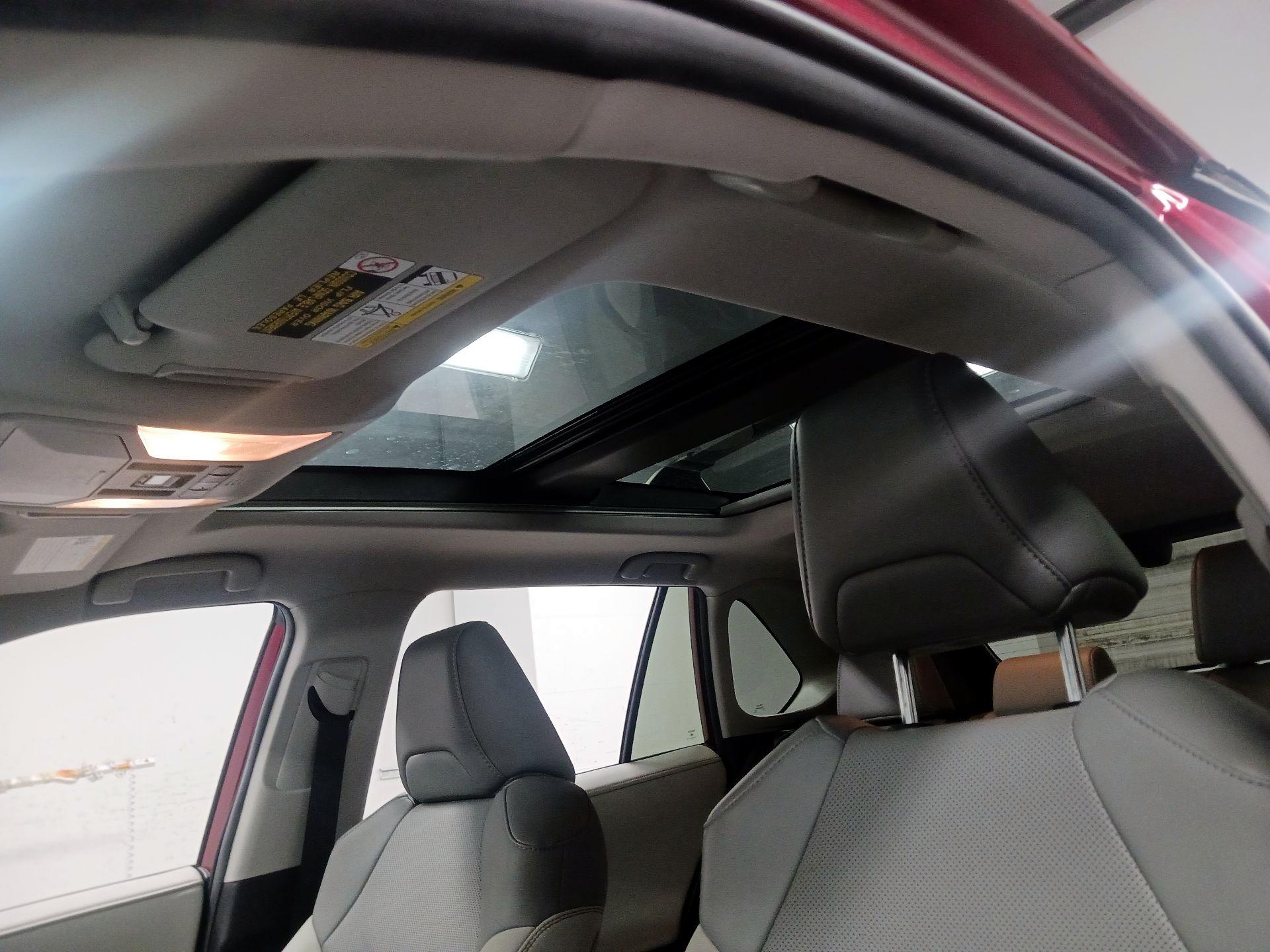 Thumbnail: 2021 Toyota RAV4 - 18