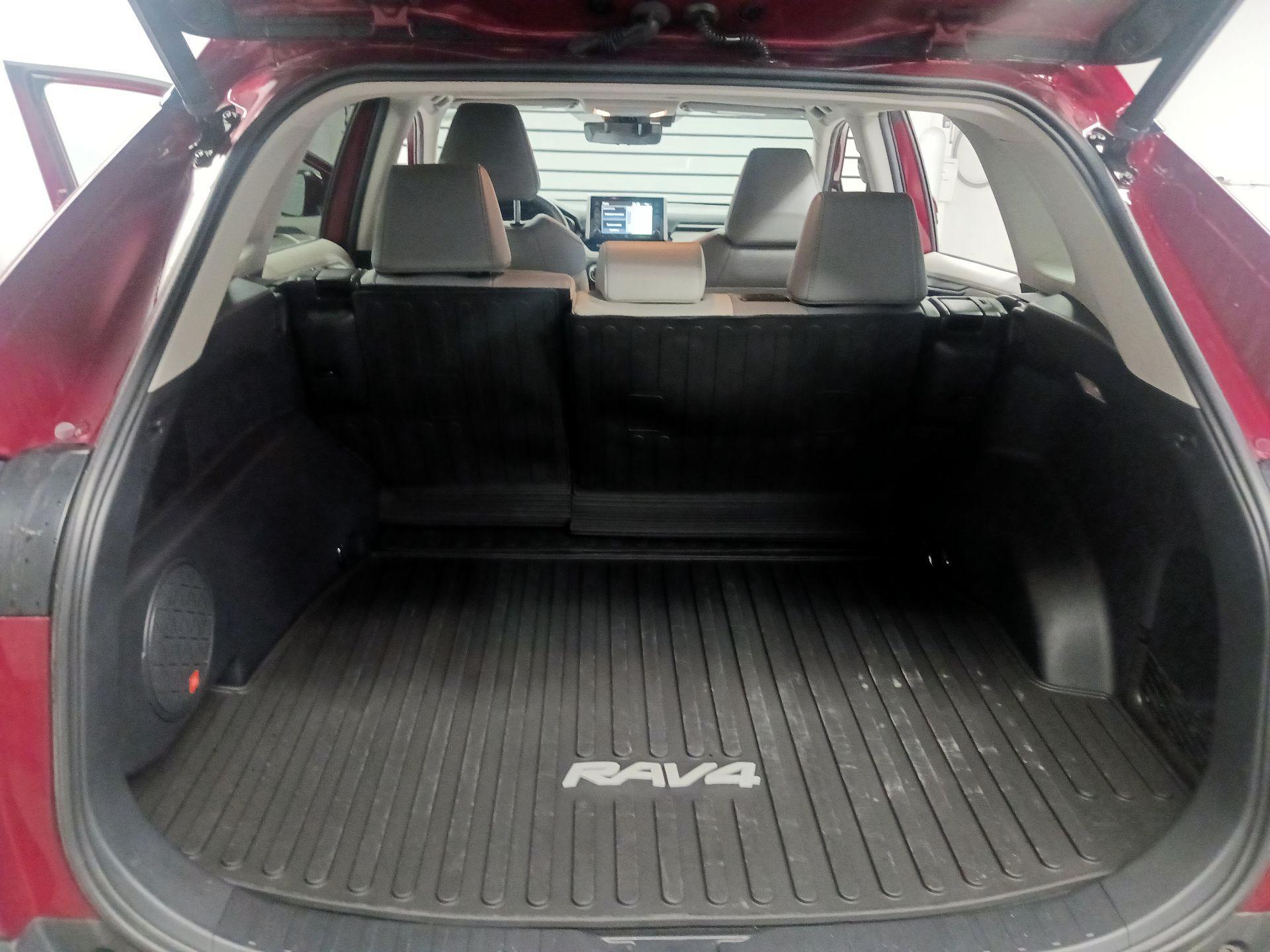 Thumbnail: 2021 Toyota RAV4 - 20