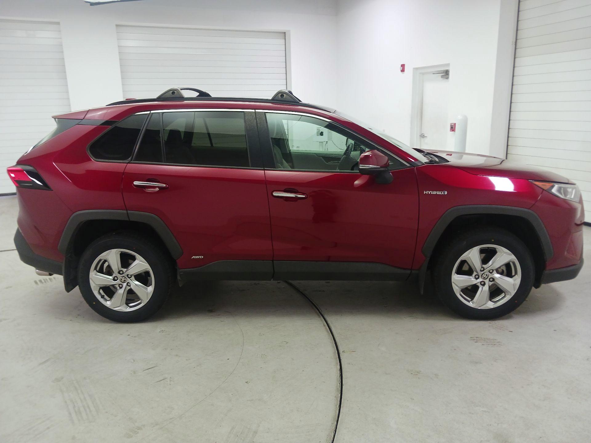 Thumbnail: 2021 Toyota RAV4 - 4