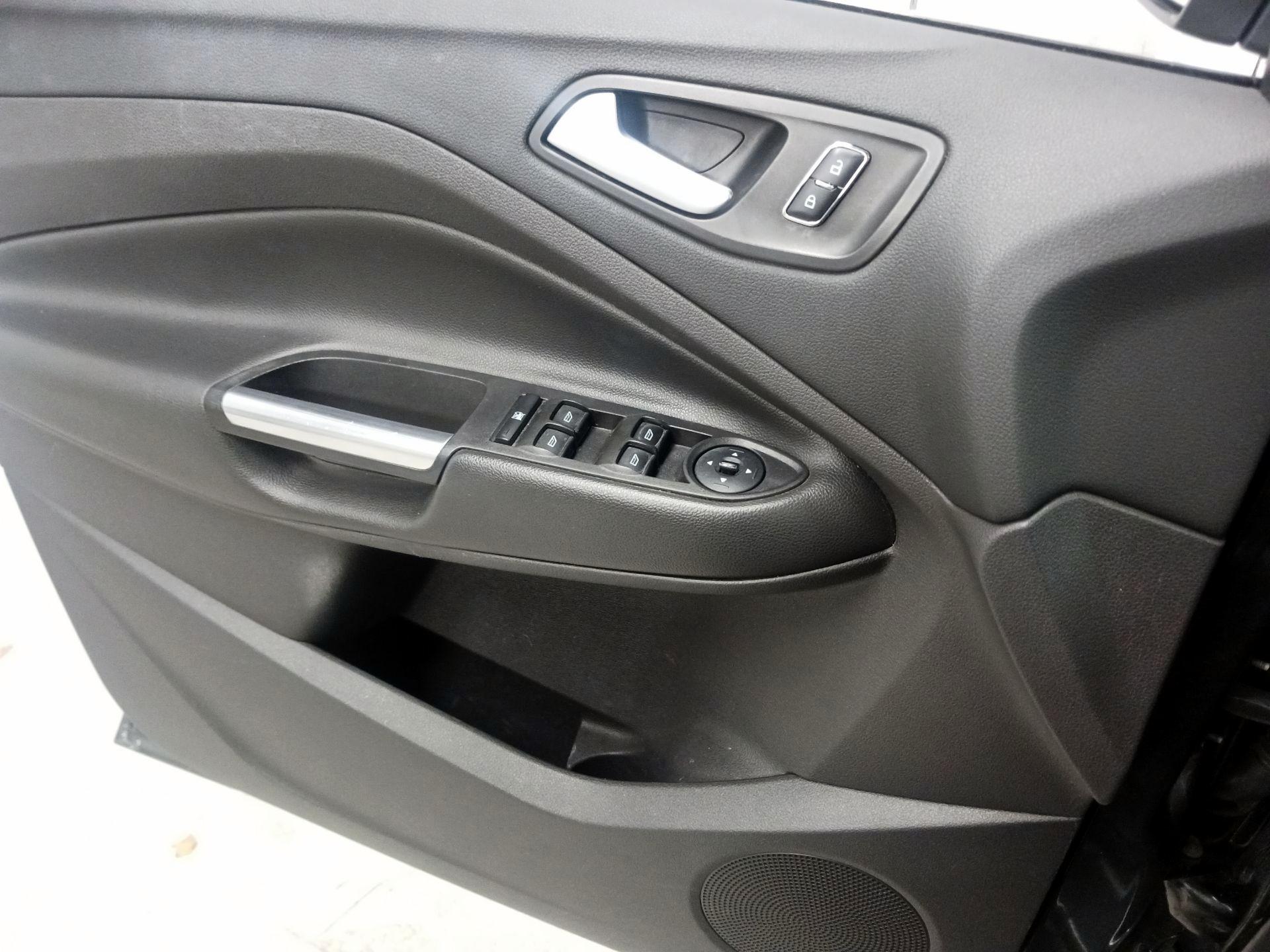 Thumbnail: 2016 Ford Escape - 10