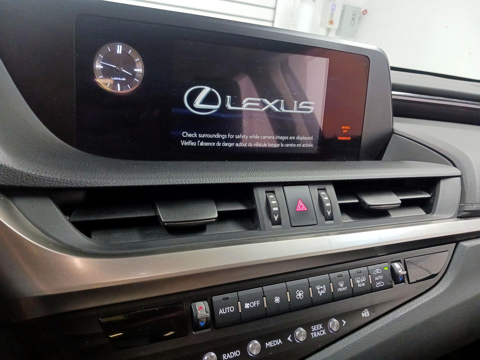 Thumbnail: 2020 Lexus ES - 13