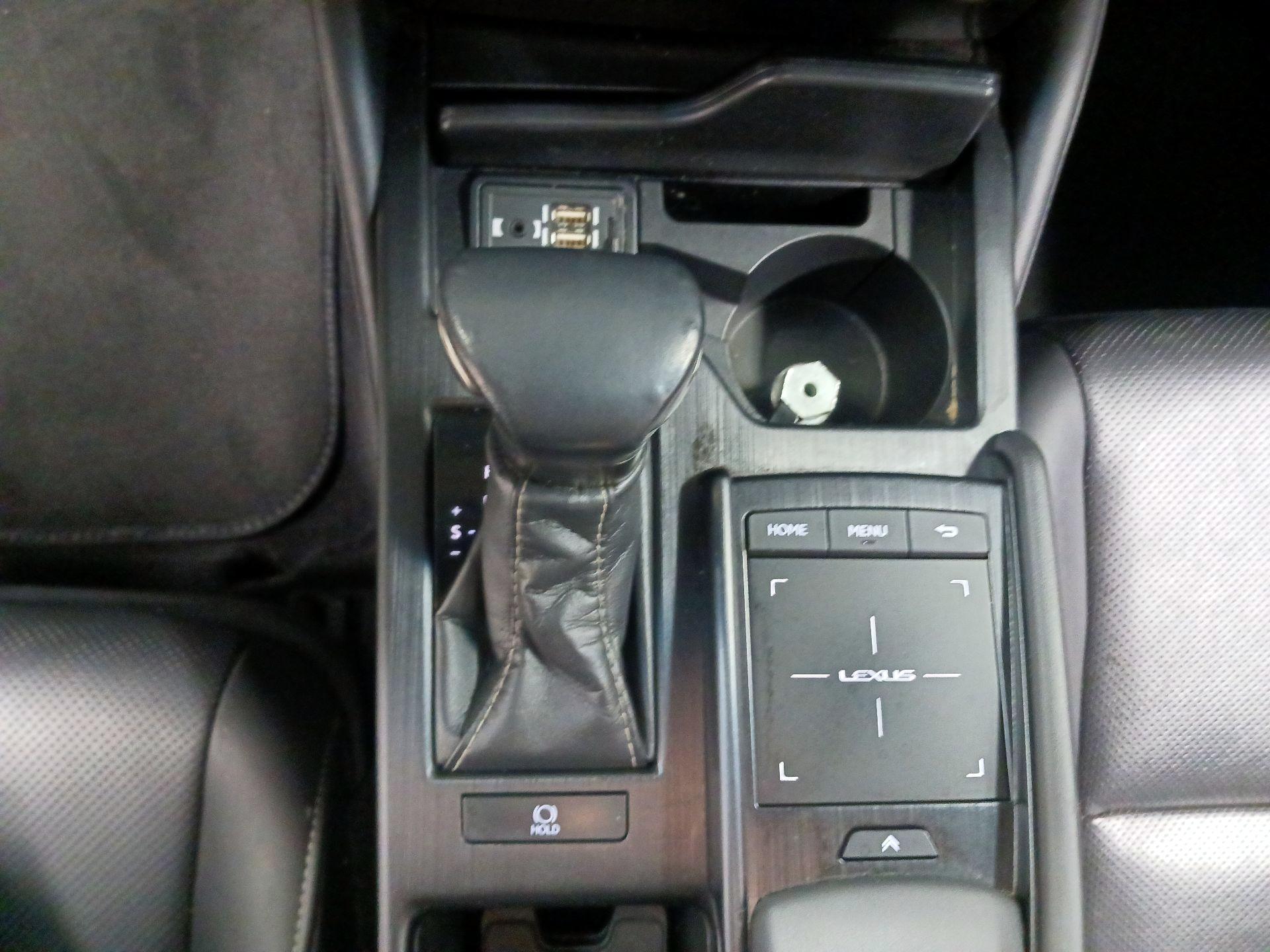 Thumbnail: 2020 Lexus ES - 15