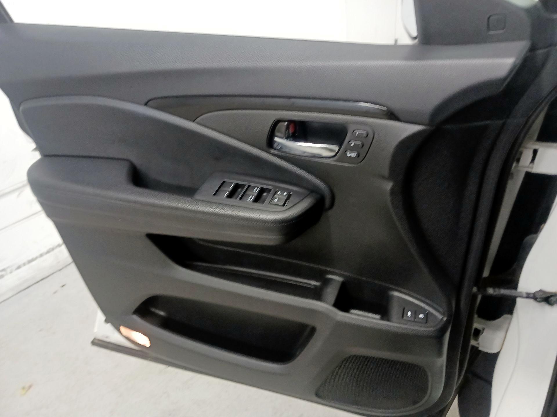 Thumbnail: 2019 Honda Passport - 12