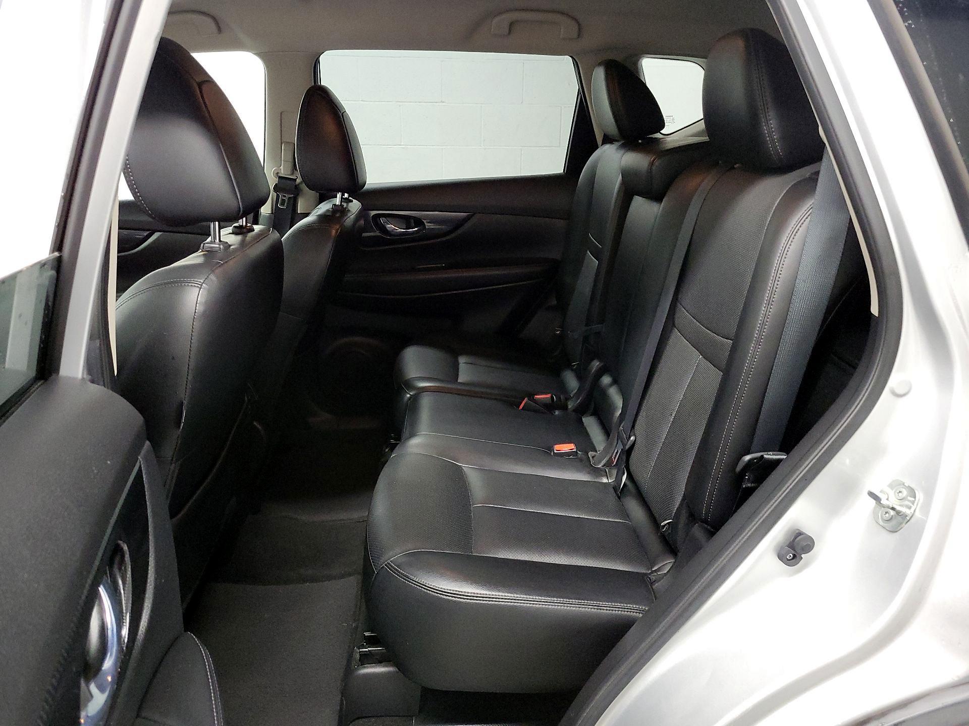 Thumbnail: 2018 Nissan Rogue - 16