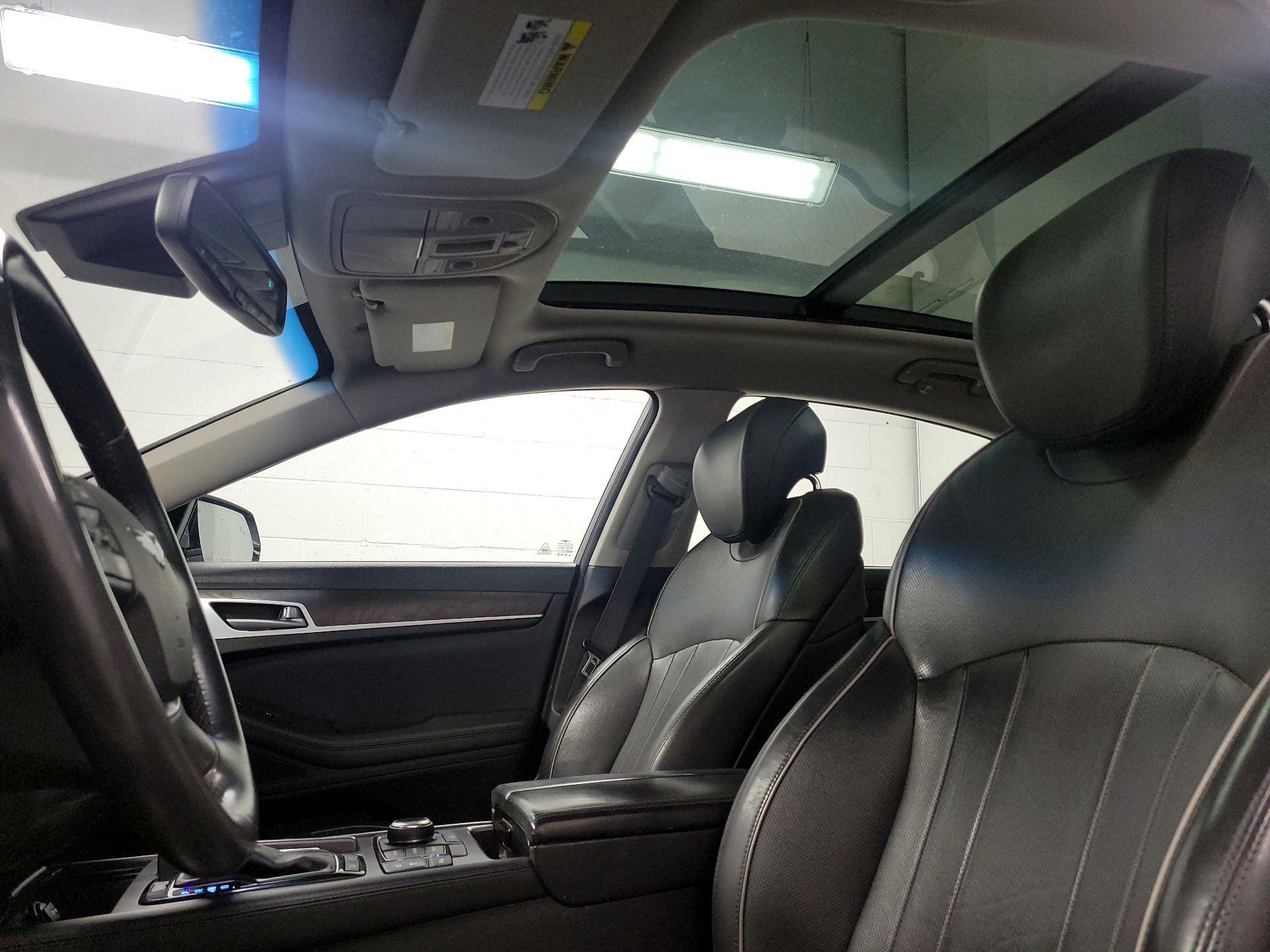 Thumbnail: 2017 Genesis G80 - 19