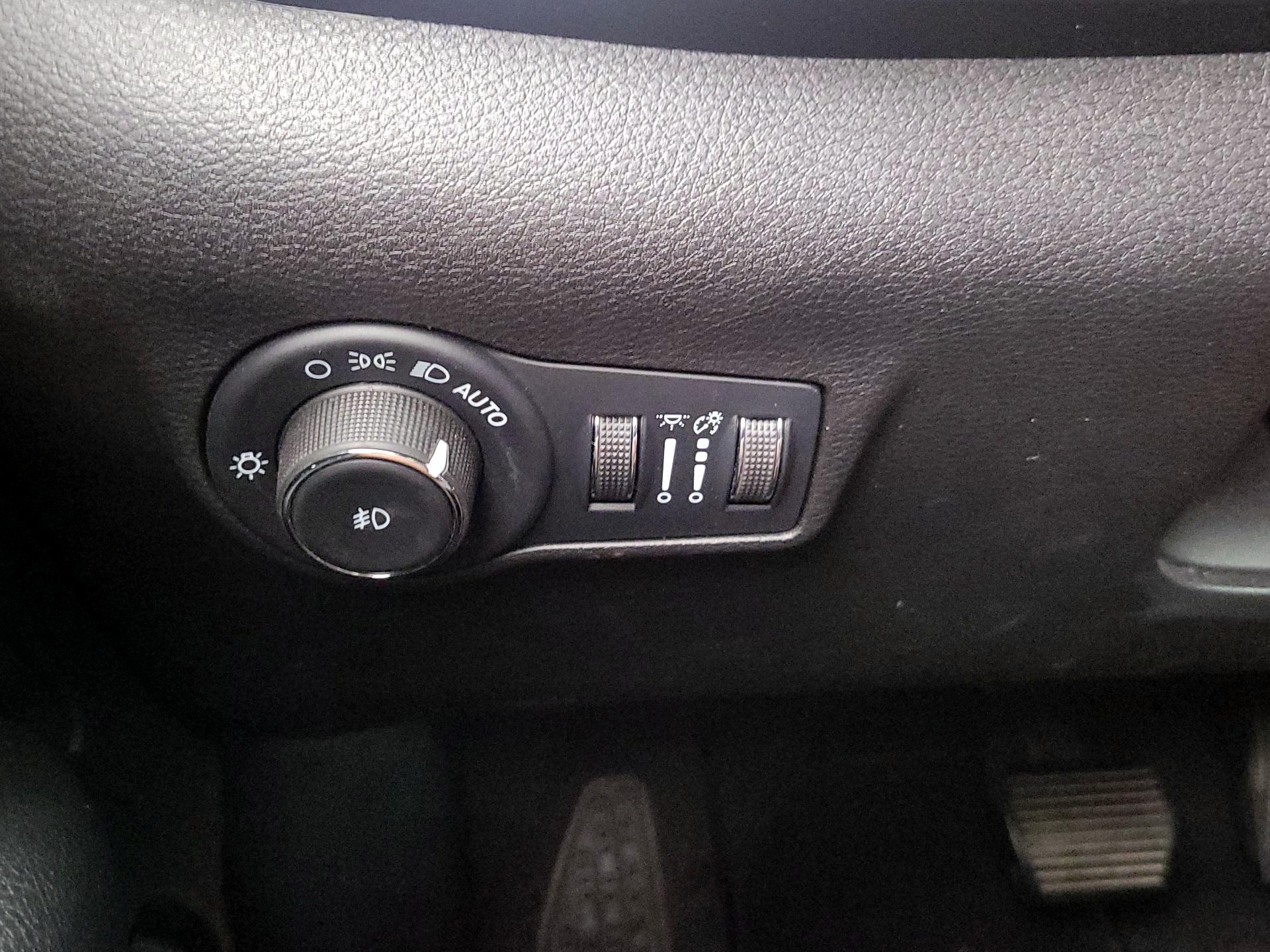 Thumbnail: 2022 Jeep Compass - 13