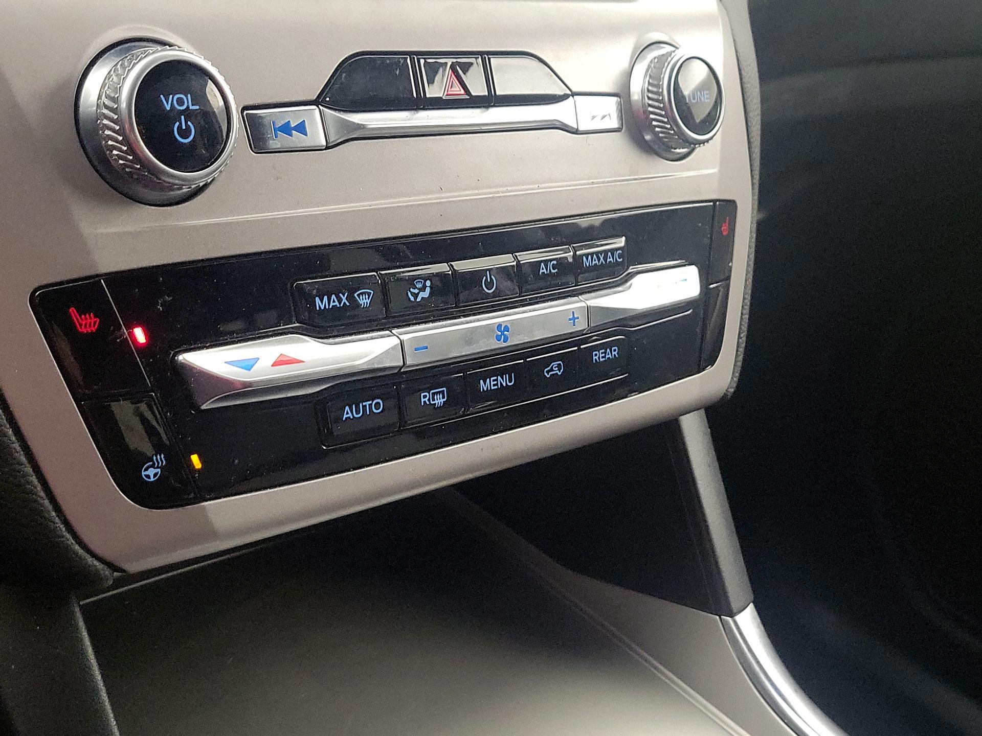 Thumbnail: 2023 Ford Explorer - 16