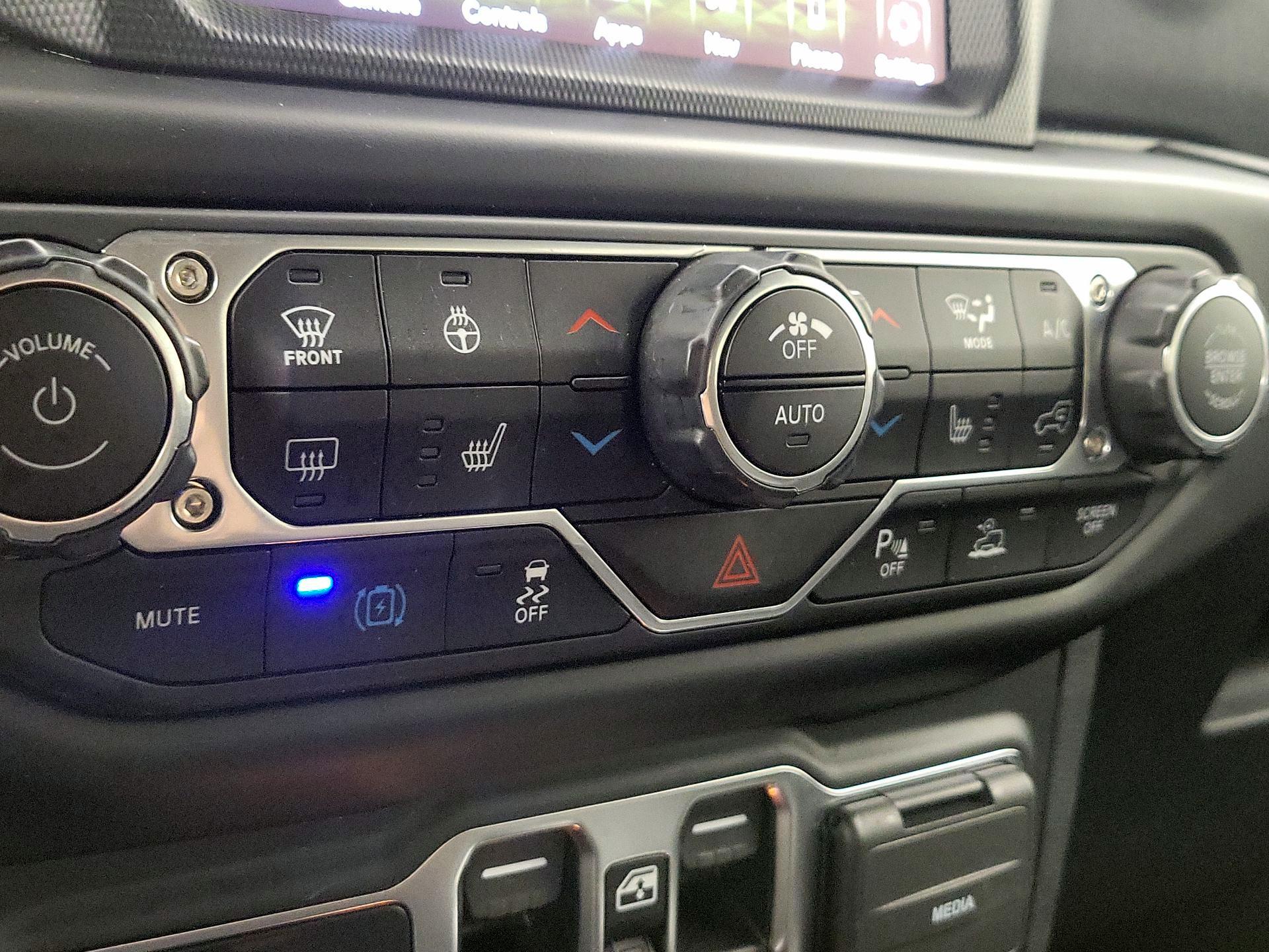 Thumbnail: 2022 Jeep Wrangler - 16