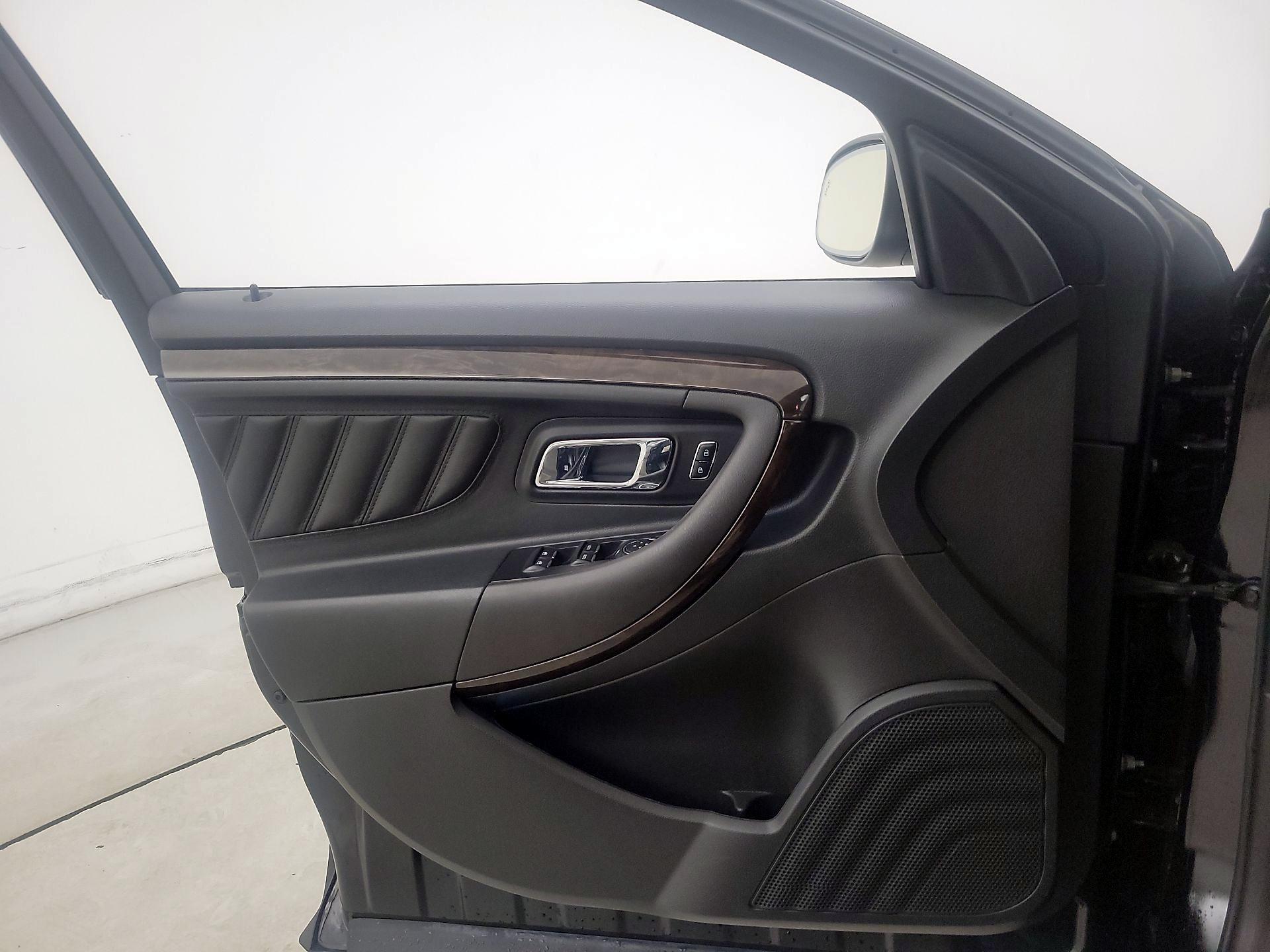 Thumbnail: 2016 Ford Taurus - 12