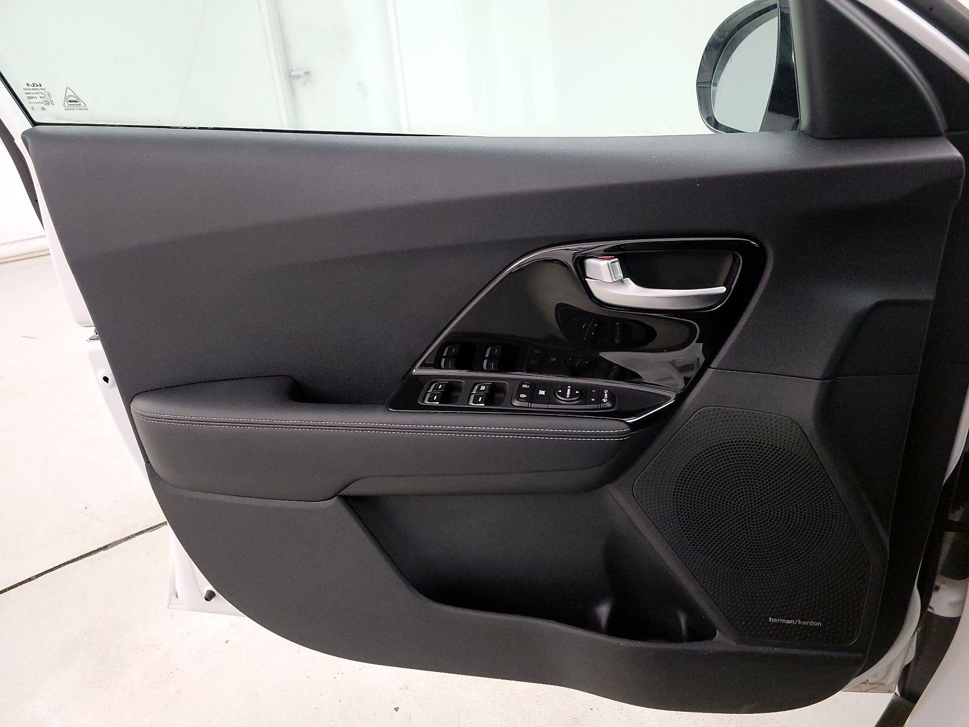 Thumbnail: 2022 Kia Niro - 12