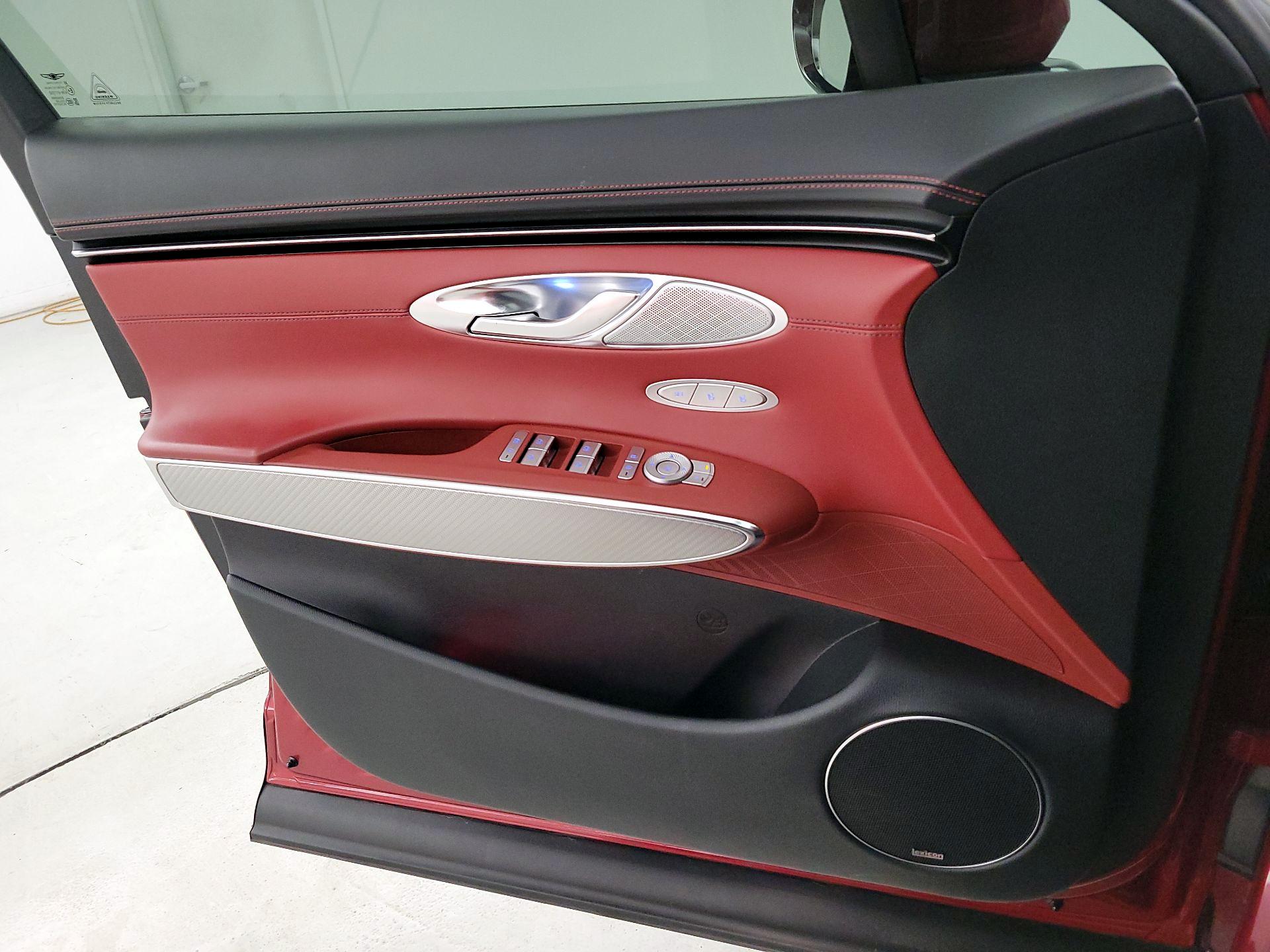 Thumbnail: 2023 Genesis GV70 - 12