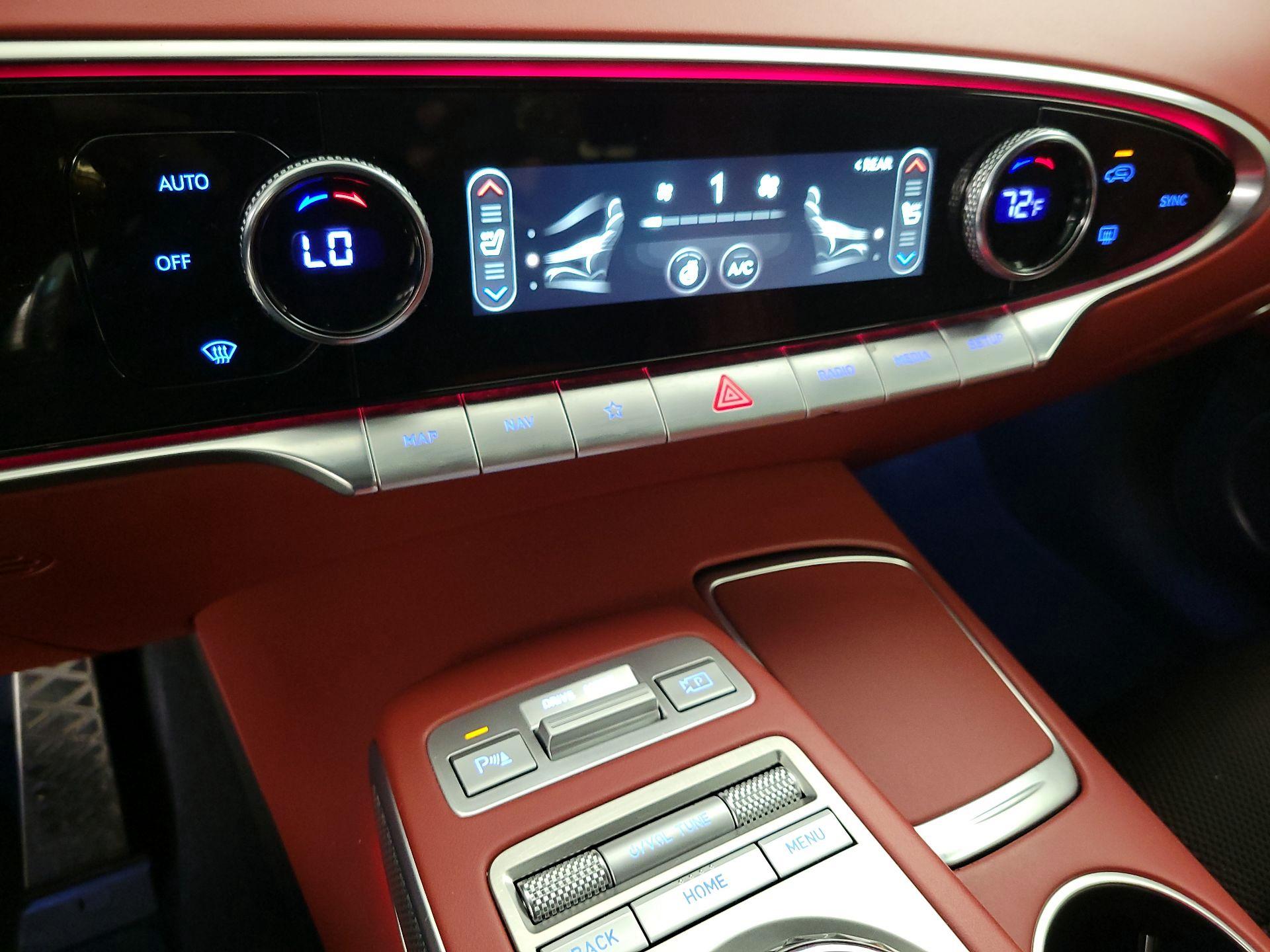 Thumbnail: 2023 Genesis GV70 - 17