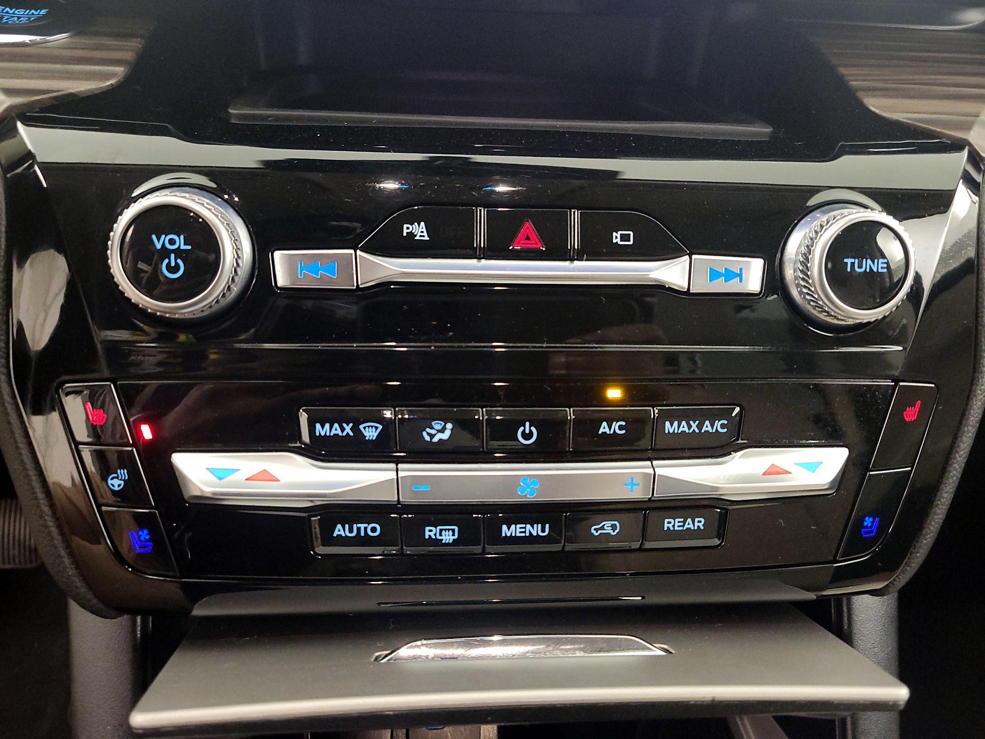 Thumbnail: 2022 Ford Explorer - 17