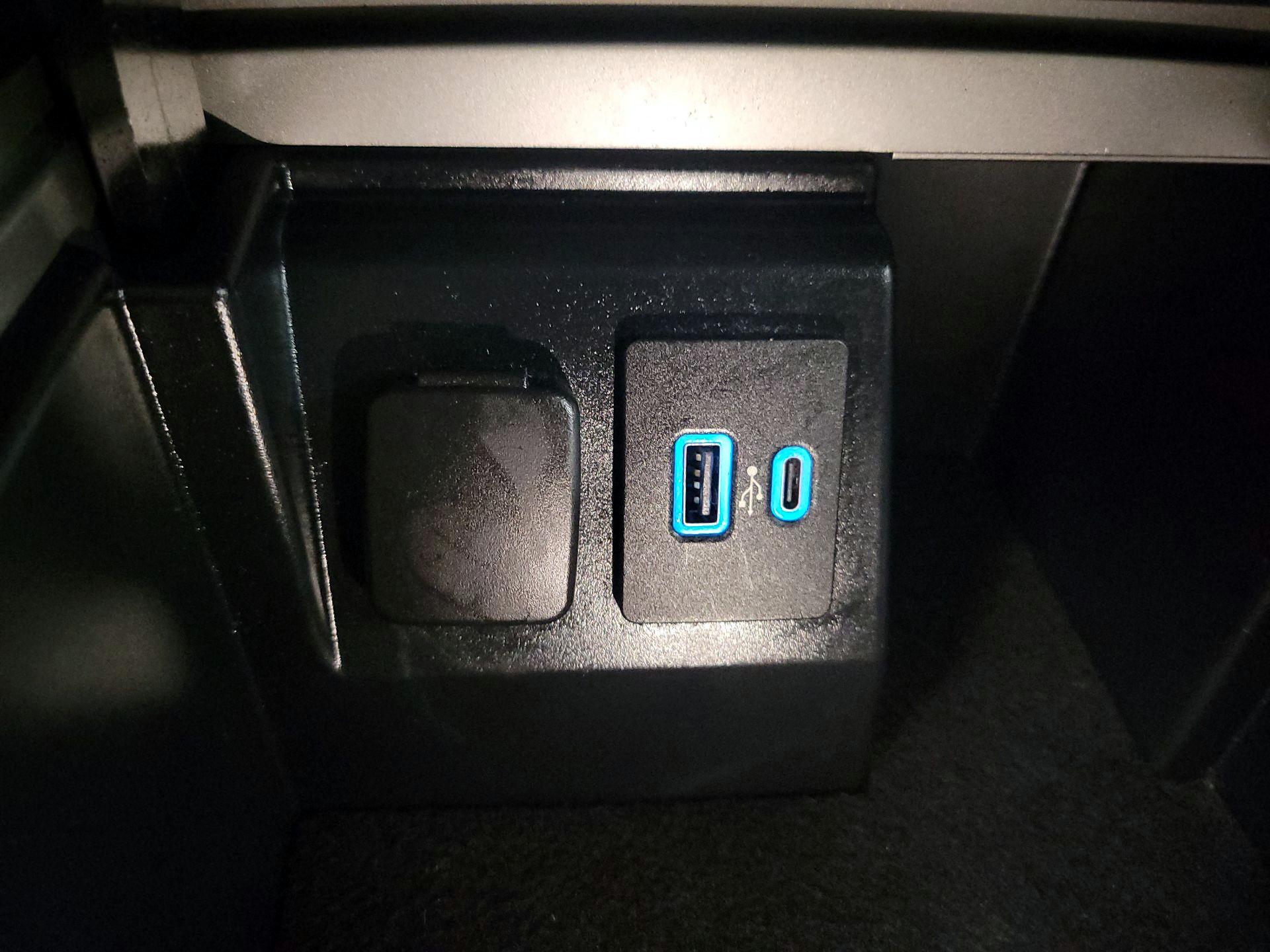 Thumbnail: 2022 Ford Explorer - 19